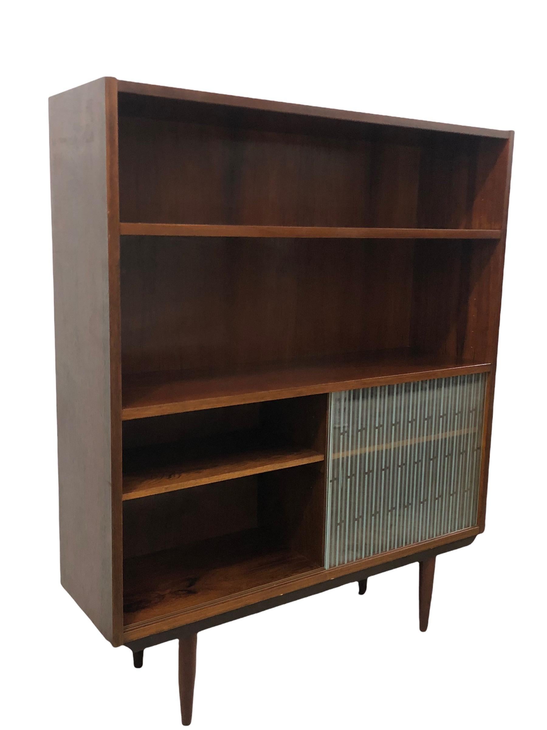 Vintage Danish Mid-Century Modern Rosewood Bookcase or Display Cabinet In Good Condition In Seattle, WA