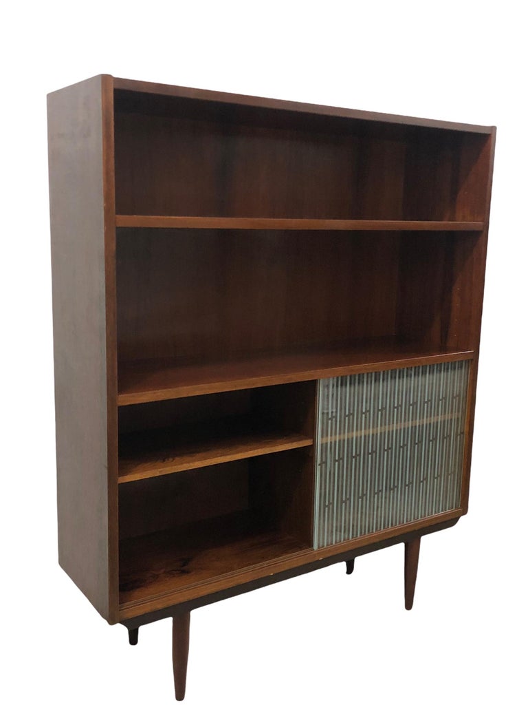 Vintage Danish Mid-Century Modern Rosewood Bookcase or Display Cabinet In Good Condition For Sale In Seattle, WA