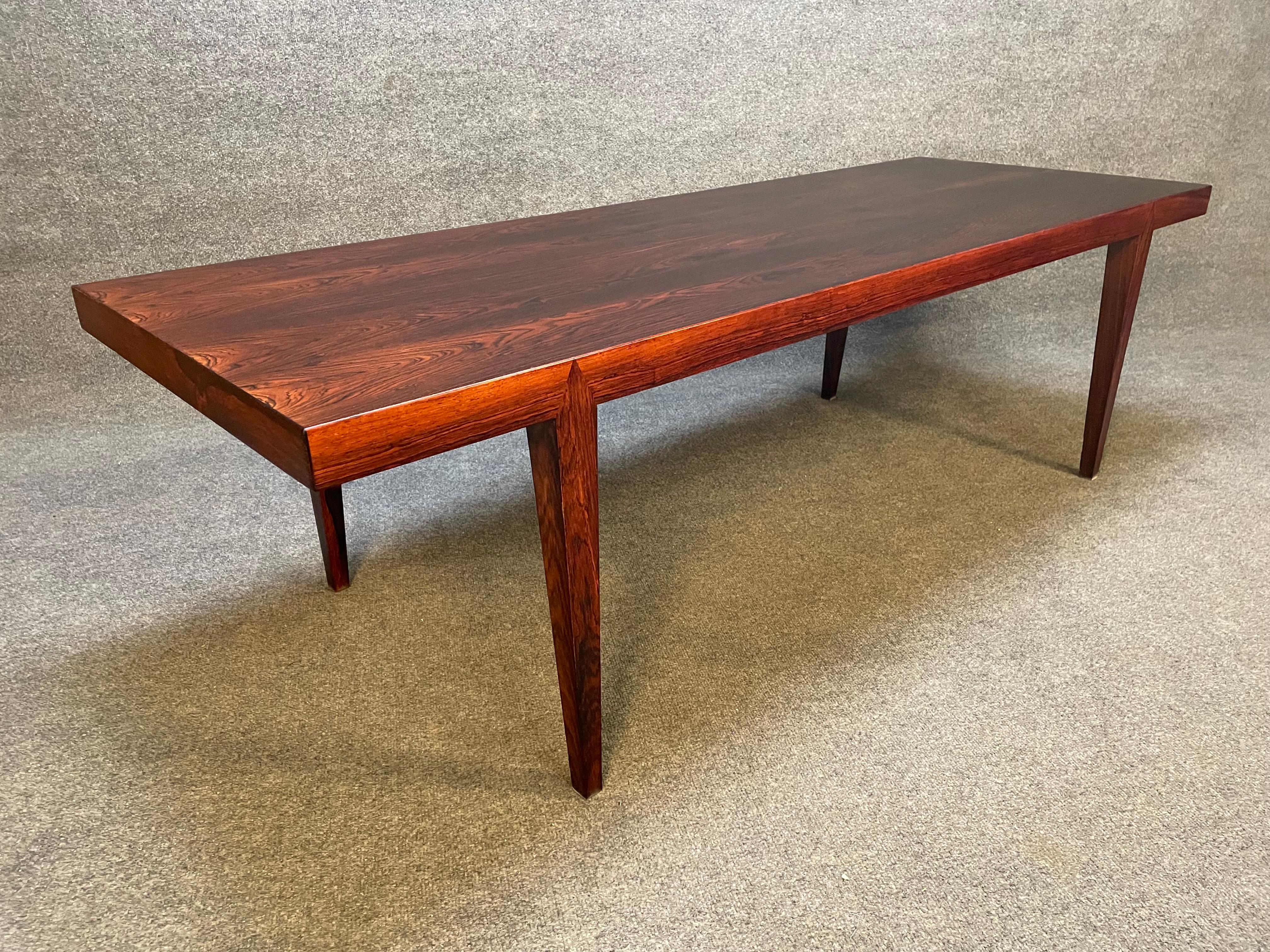 Here is a beautiful scandinavian modern cocktail table in rosewood designed by Severin Hansen Jr and manufactured by Haslev Mobelsnedkeri in Denmark in the 1960's.
This stunning table, recently refinished to perfection, features a vibrant rosewood