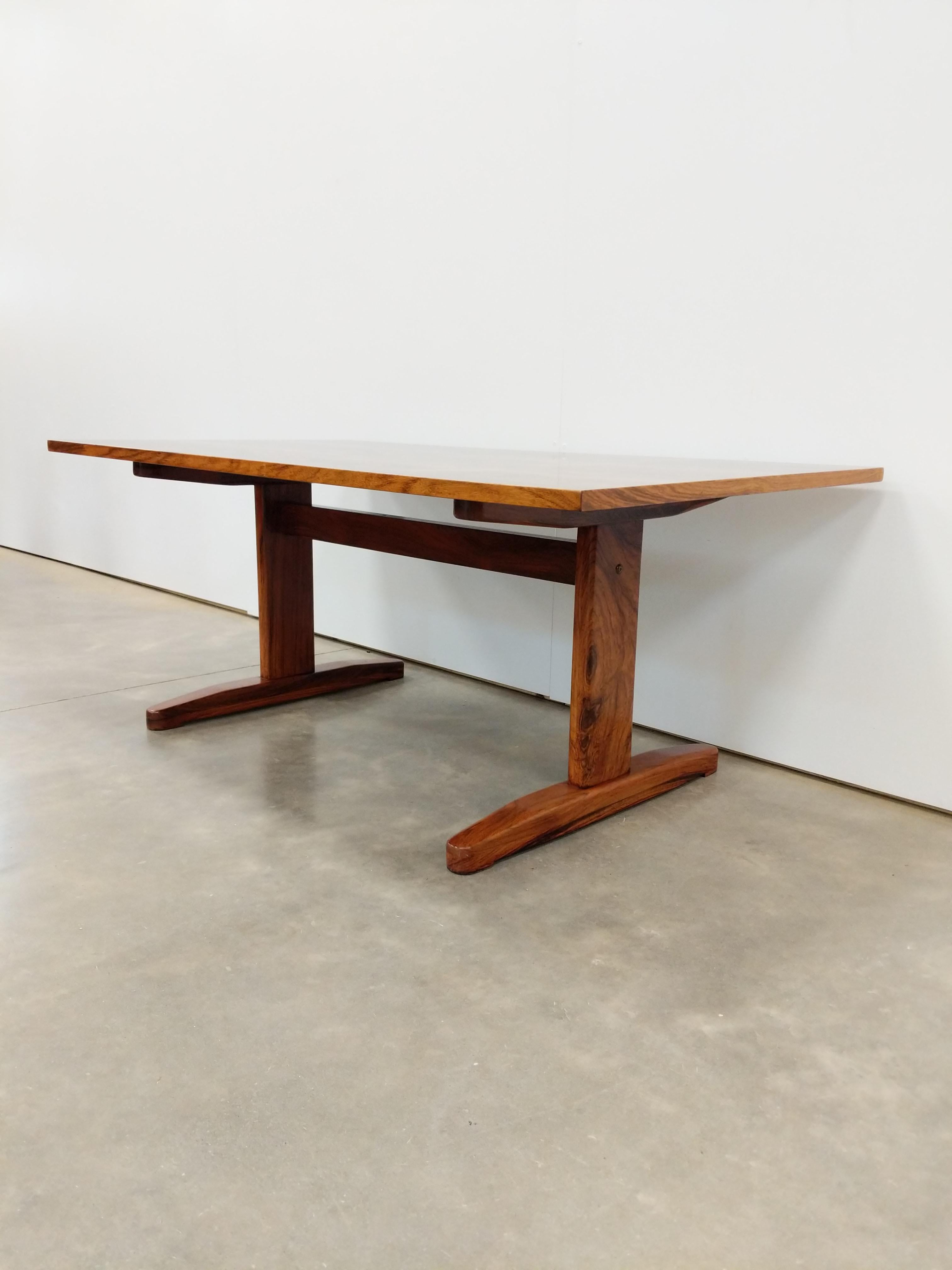 Mid-Century Modern Table basse danoise moderne du milieu du siècle dernier en bois de rose par Trioh en vente