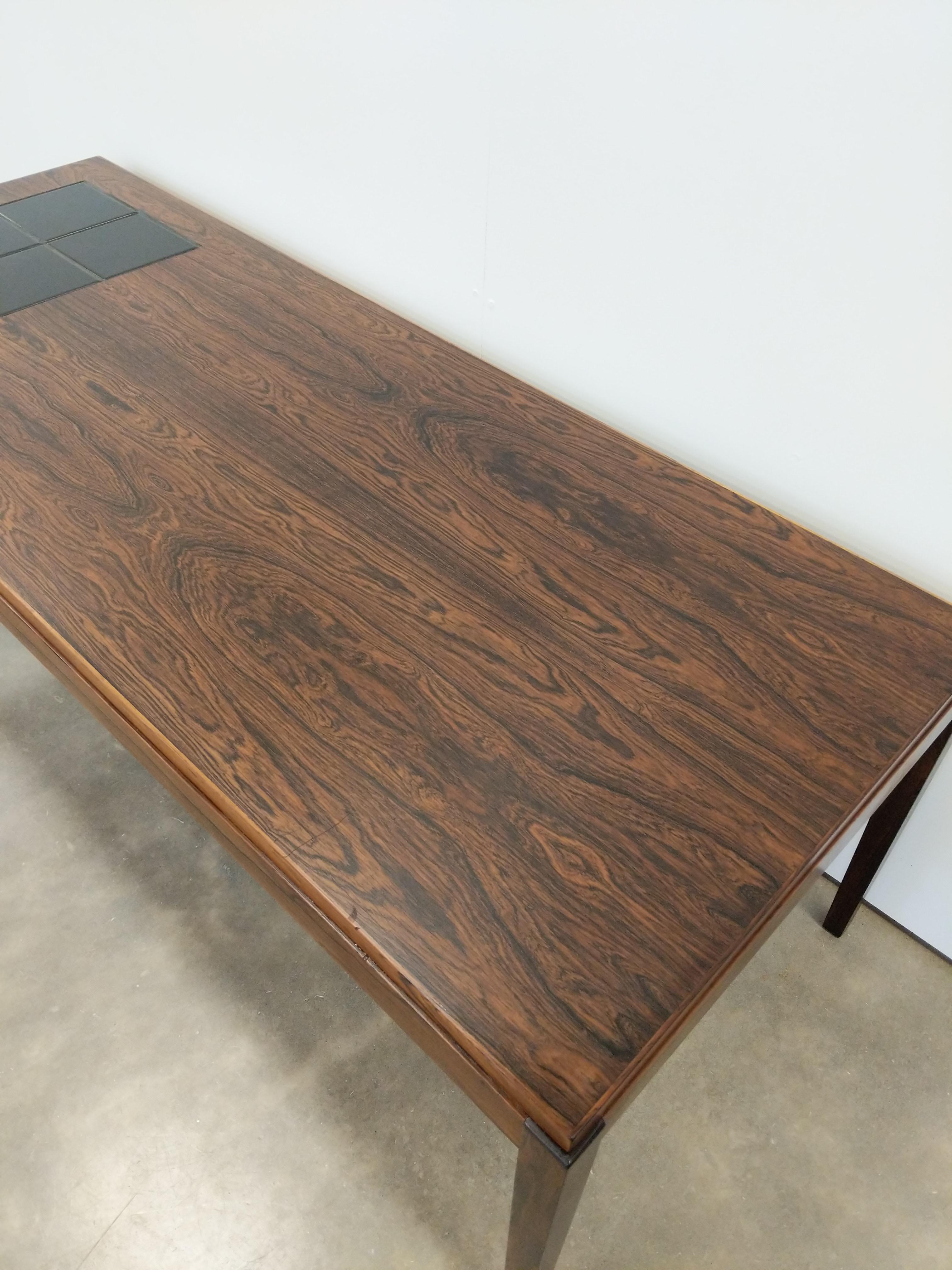 Vintage Danish Mid Century Modern Rosewood Coffee Table In Good Condition For Sale In Gardiner, NY