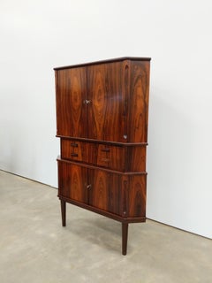 Dänischer Vintage-Eckschrank aus Rosenholz, Mid-Century Modern