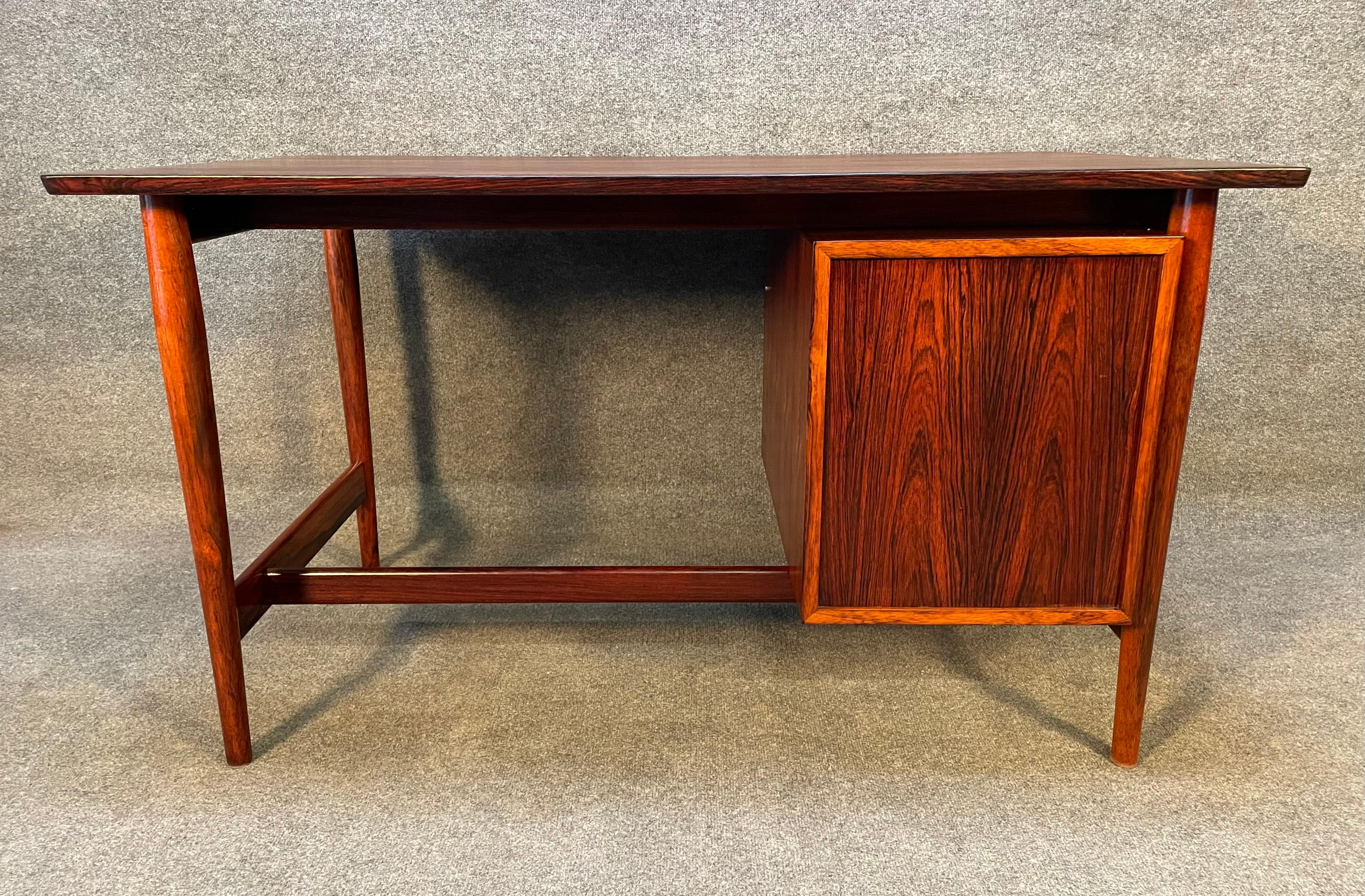 Vintage Danish Mid-Century Modern Rosewood Desk by Arne Vodder for Sibast In Good Condition In San Marcos, CA