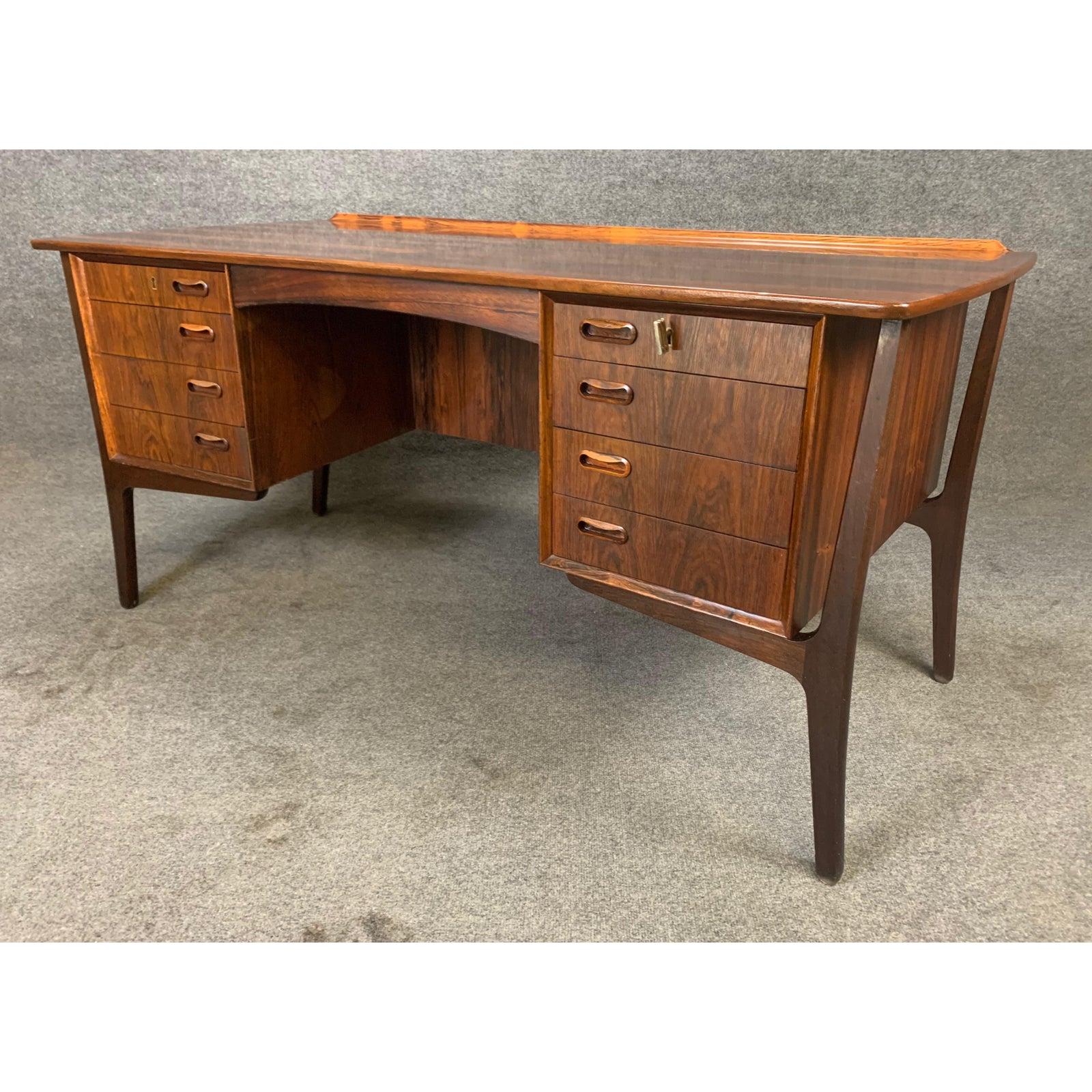 Vintage Danish Mid-Century Modern Rosewood Desk by Svend Madsen for Hp Hansen In Good Condition In San Marcos, CA