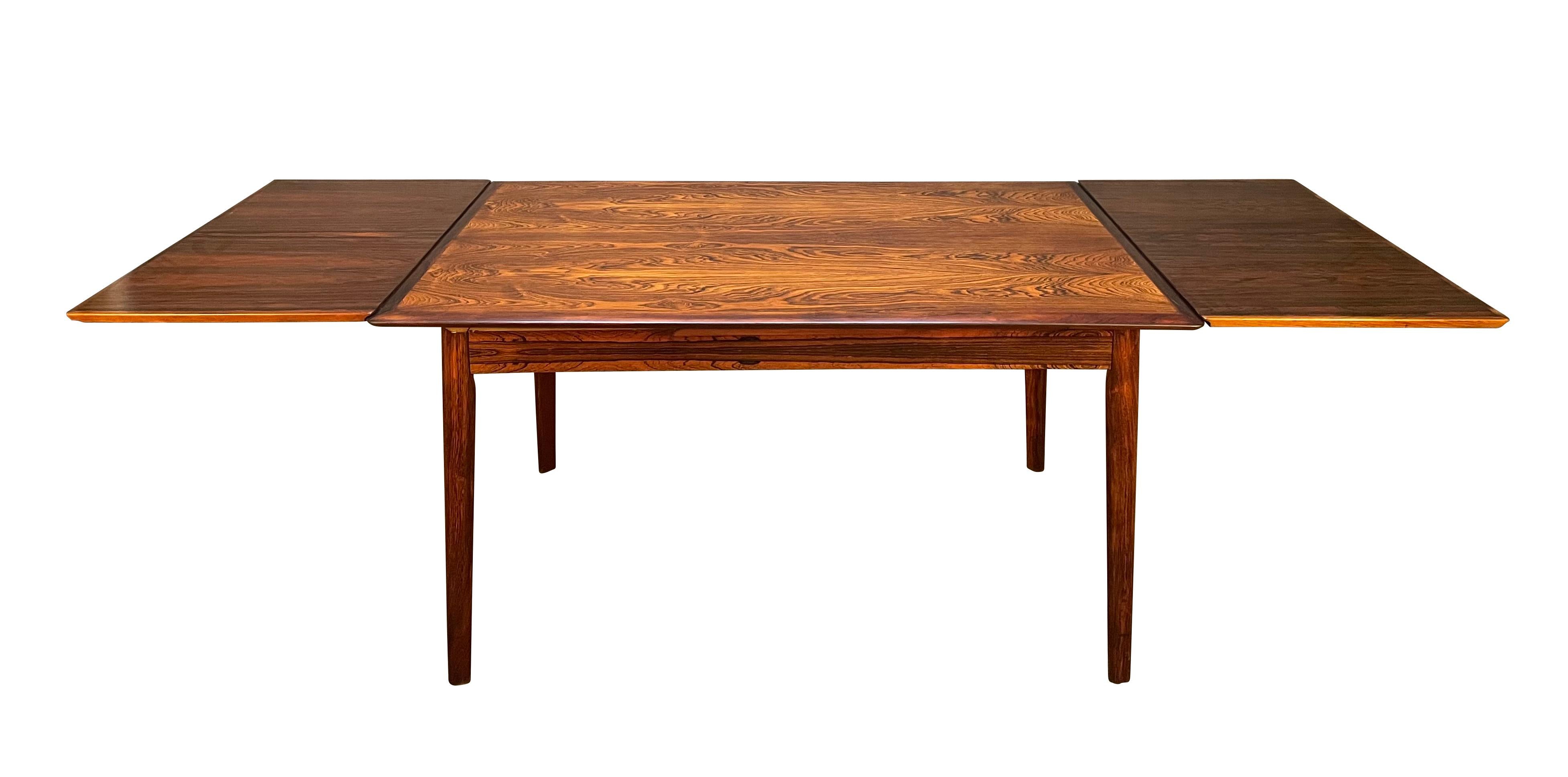 Vintage Danish Mid-Century Modern Rosewood Dining Table In Good Condition In San Marcos, CA