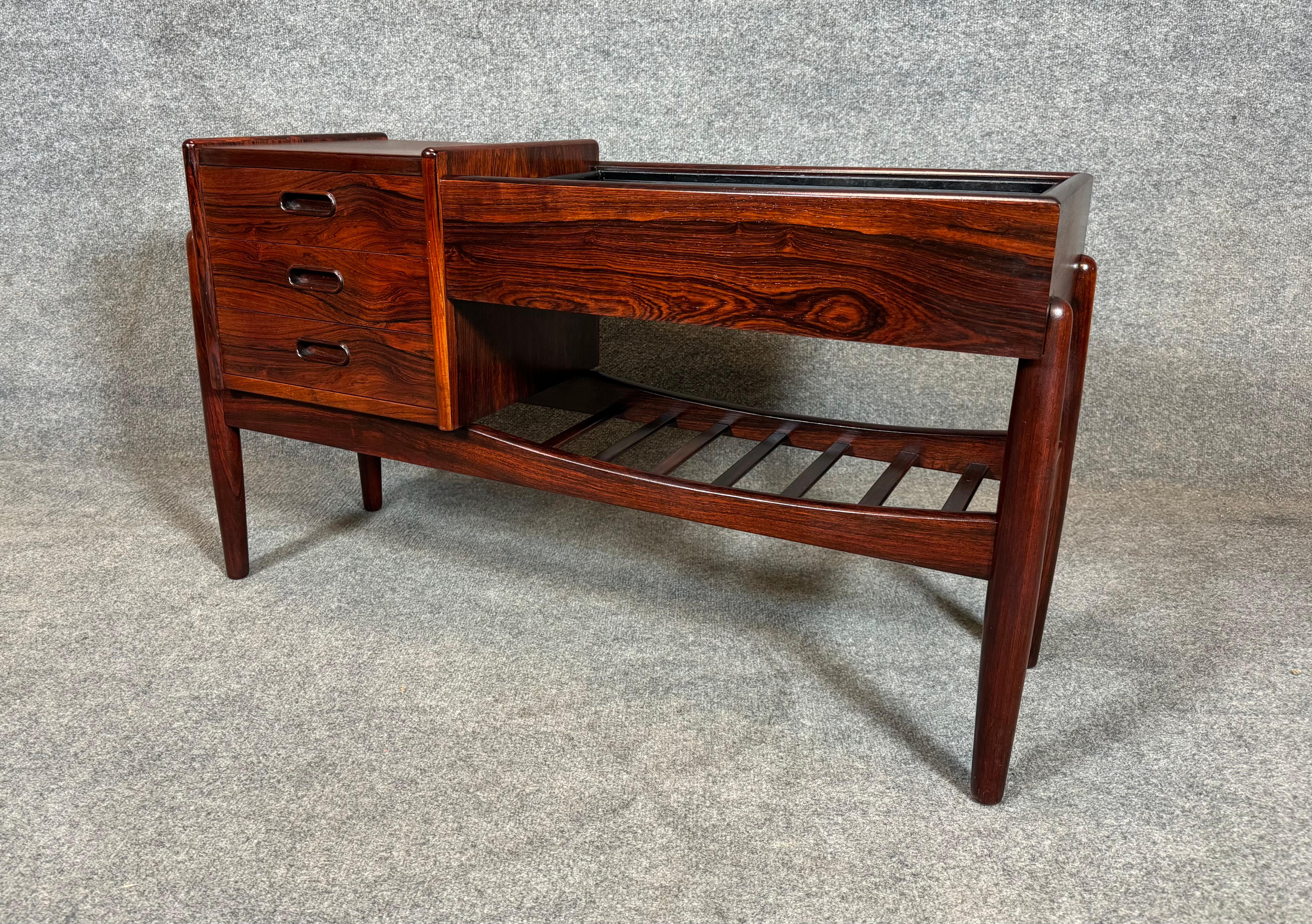 Here is a beautiful scandinavian modern entry chest-planter in rosewood designed by Arne Wahl Iversen and manufactured by Vinde Mobelfabrik in Denmark in the 1960's. This exquisite piece, recently imported from Europe to California before its