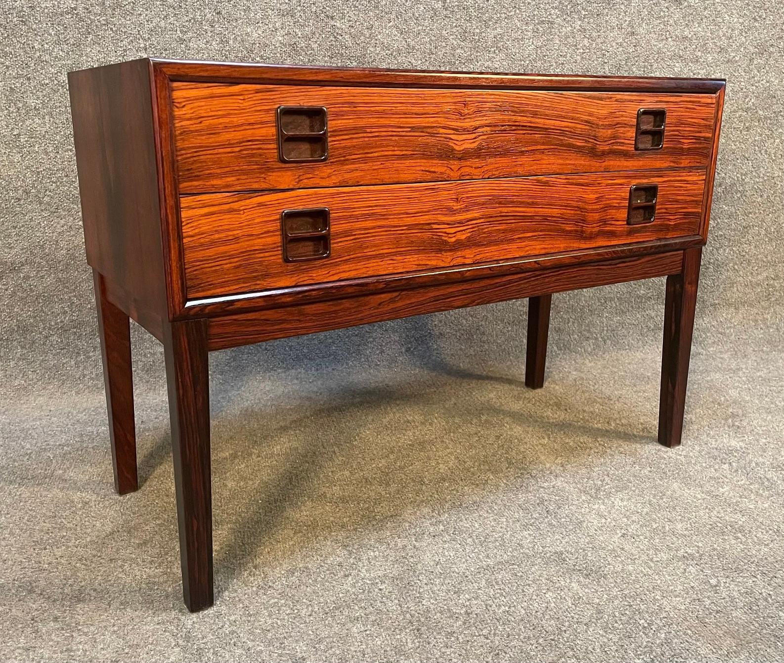 Vintage Danish Mid Century Modern Rosewood Entry Chest - Side Table by Brouer Mo In Good Condition For Sale In San Marcos, CA