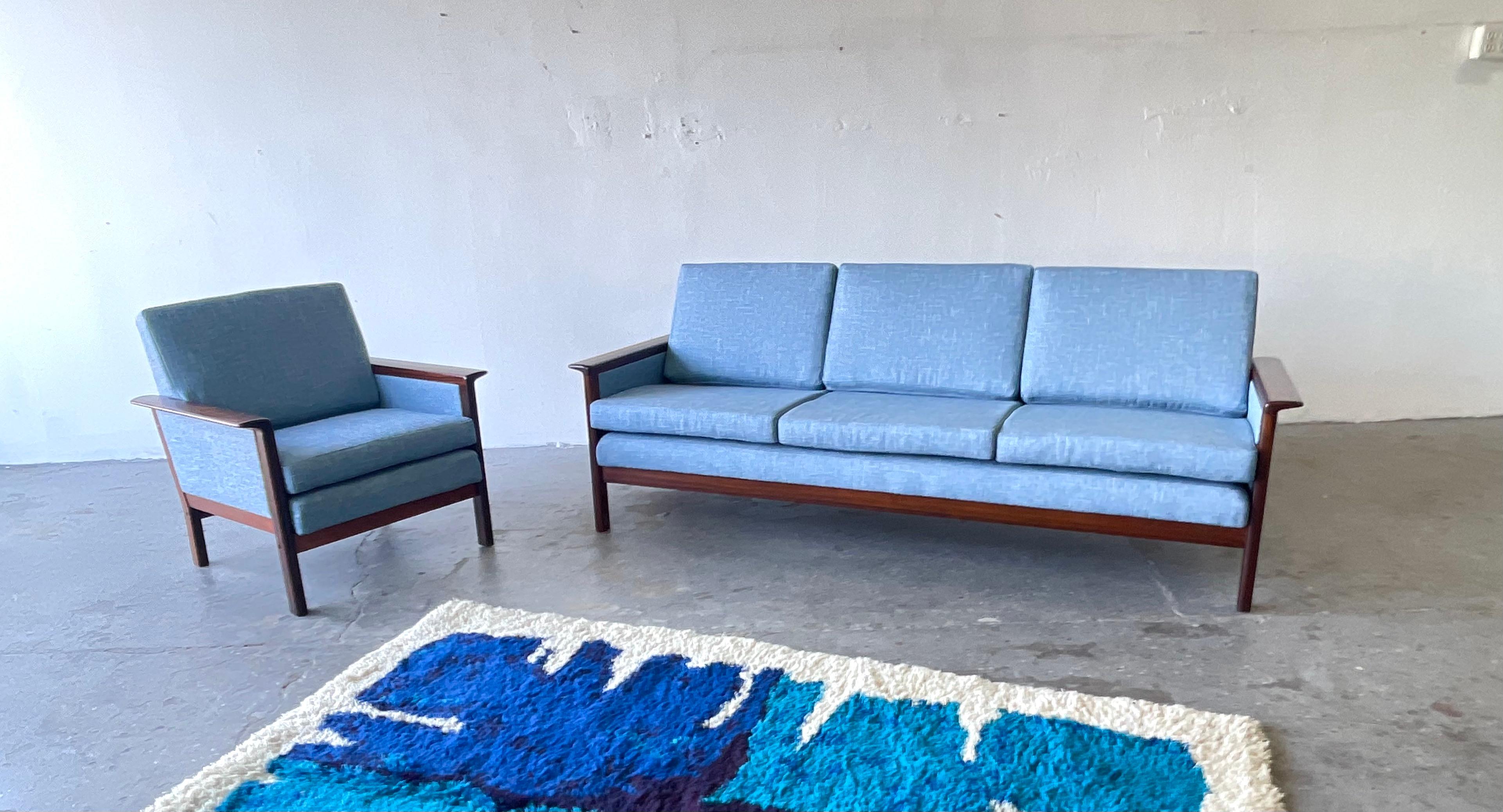Vintage Danish Mid-Century Modern rosewood sofa & lounge easy chair by Westnofa 


Danish modern sofa and armchair by westnofa out of Norway The frame is made of solid rosewood and has a beautiful woodgrain 

Professionally refinished and