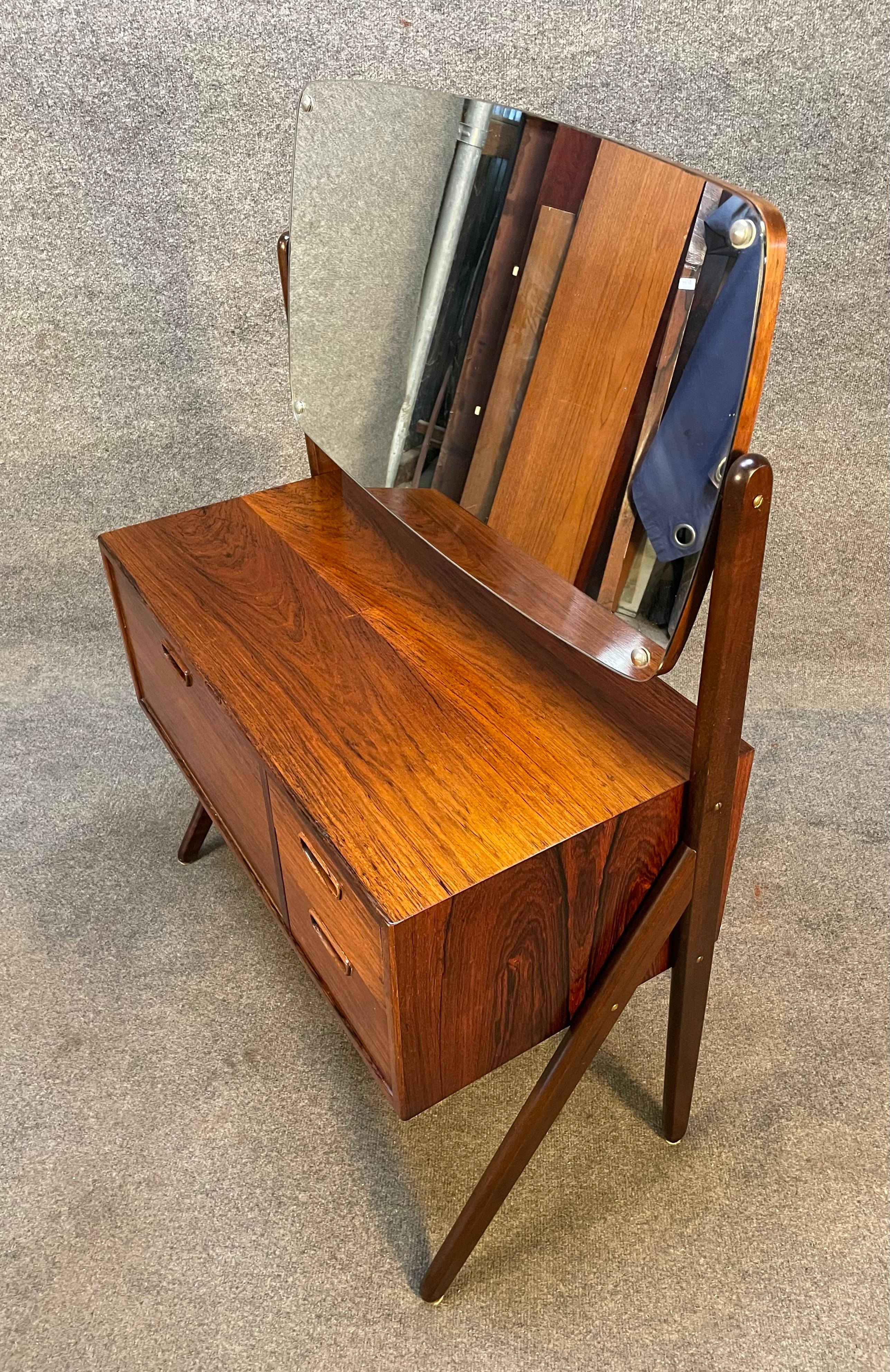 Vintage Danish Mid-Century Modern Rosewood Vanity by Sigfred Omann In Good Condition For Sale In San Marcos, CA
