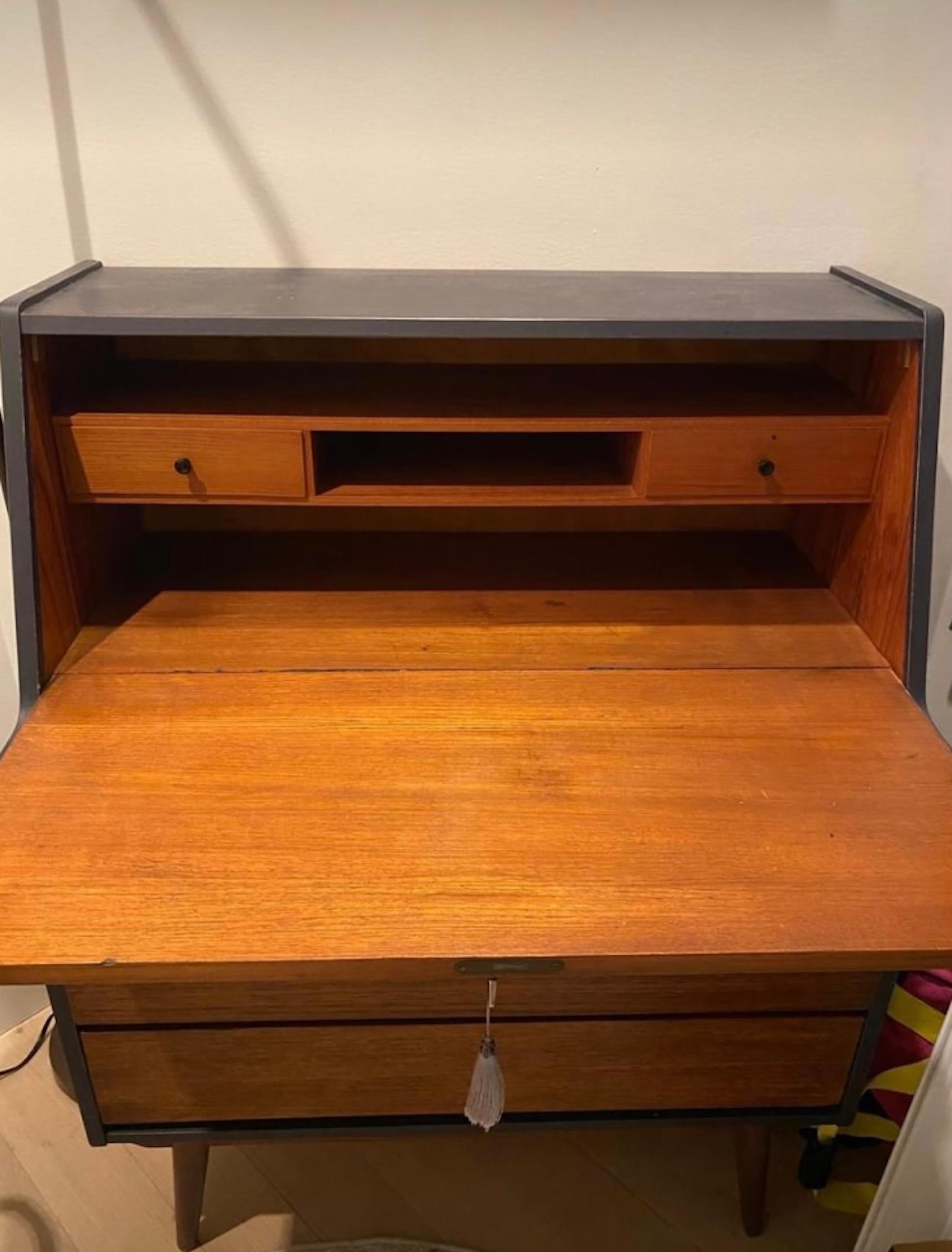 Late 20th Century Danish Vintage Mid-Century Modern Secretary Desk Cabinet / Bar in Teak Wood For Sale