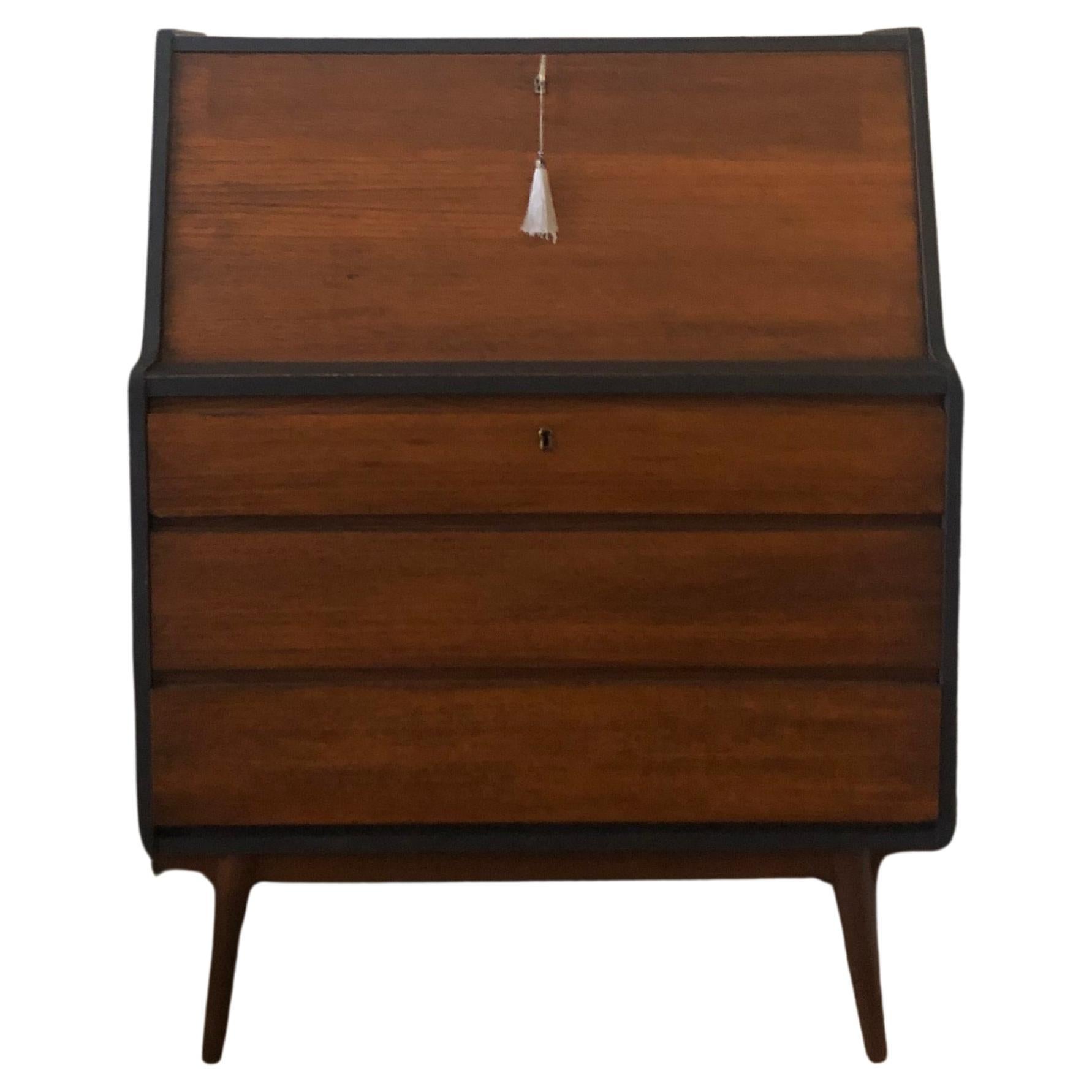 Bureau secrétaire danois Vintage Mid-Century Modern Cabinet / Bar in Teak Wood en vente