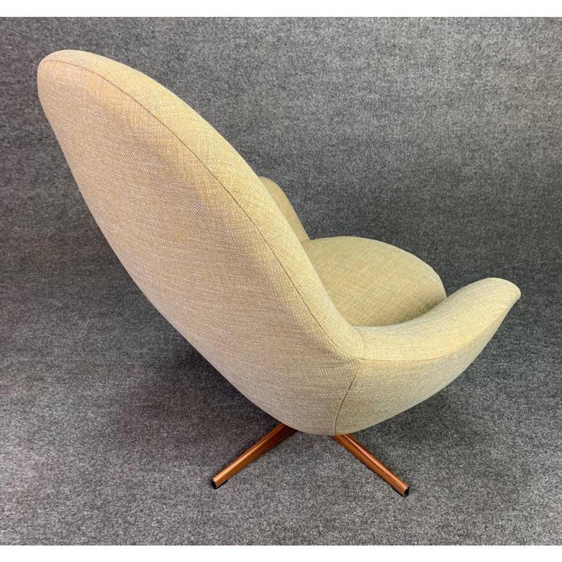Fabric Vintage Danish Mid-Century Modern Swivel Lounge Chair For Sale