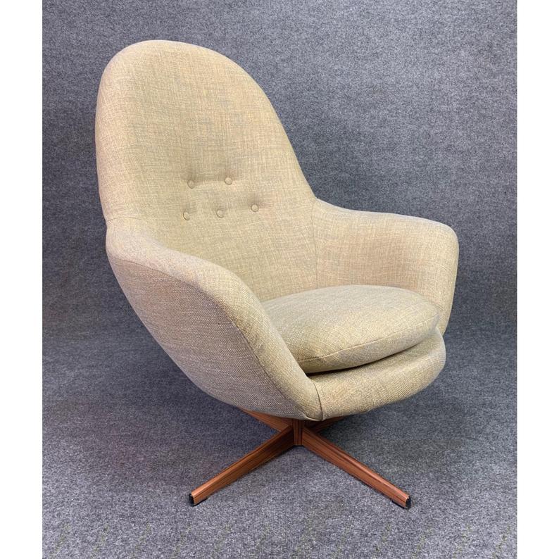 Vintage Danish Mid-Century Modern Swivel Lounge Chair For Sale 1