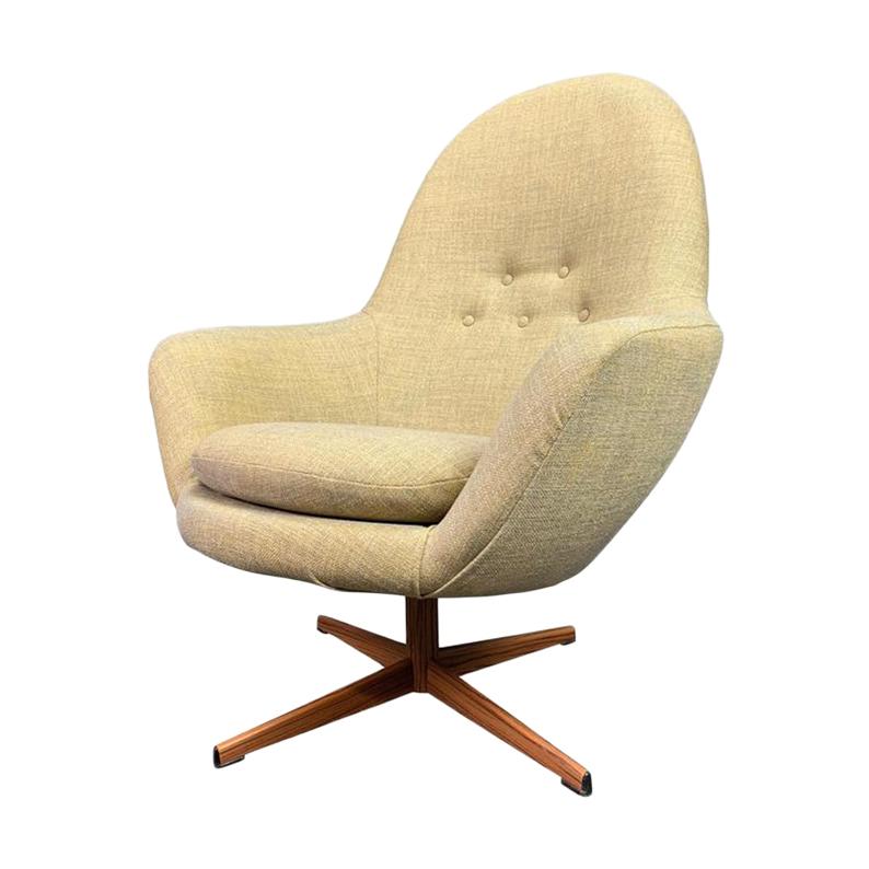 Vintage Danish Mid-Century Modern Swivel Lounge Chair For Sale