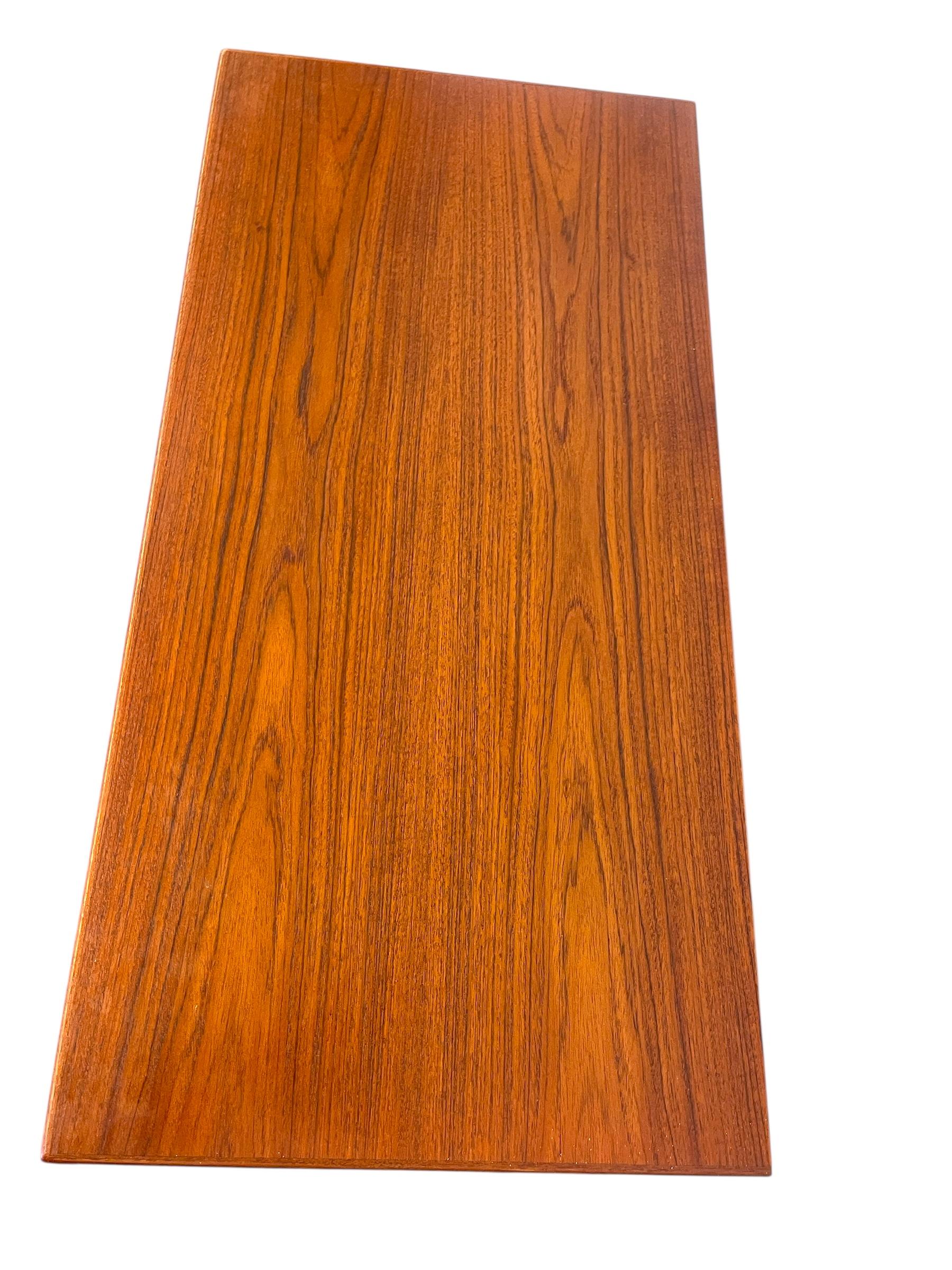 Comò Tallboy d'epoca danese del Mid Century Modern di Nils Jonsson in vendita 4