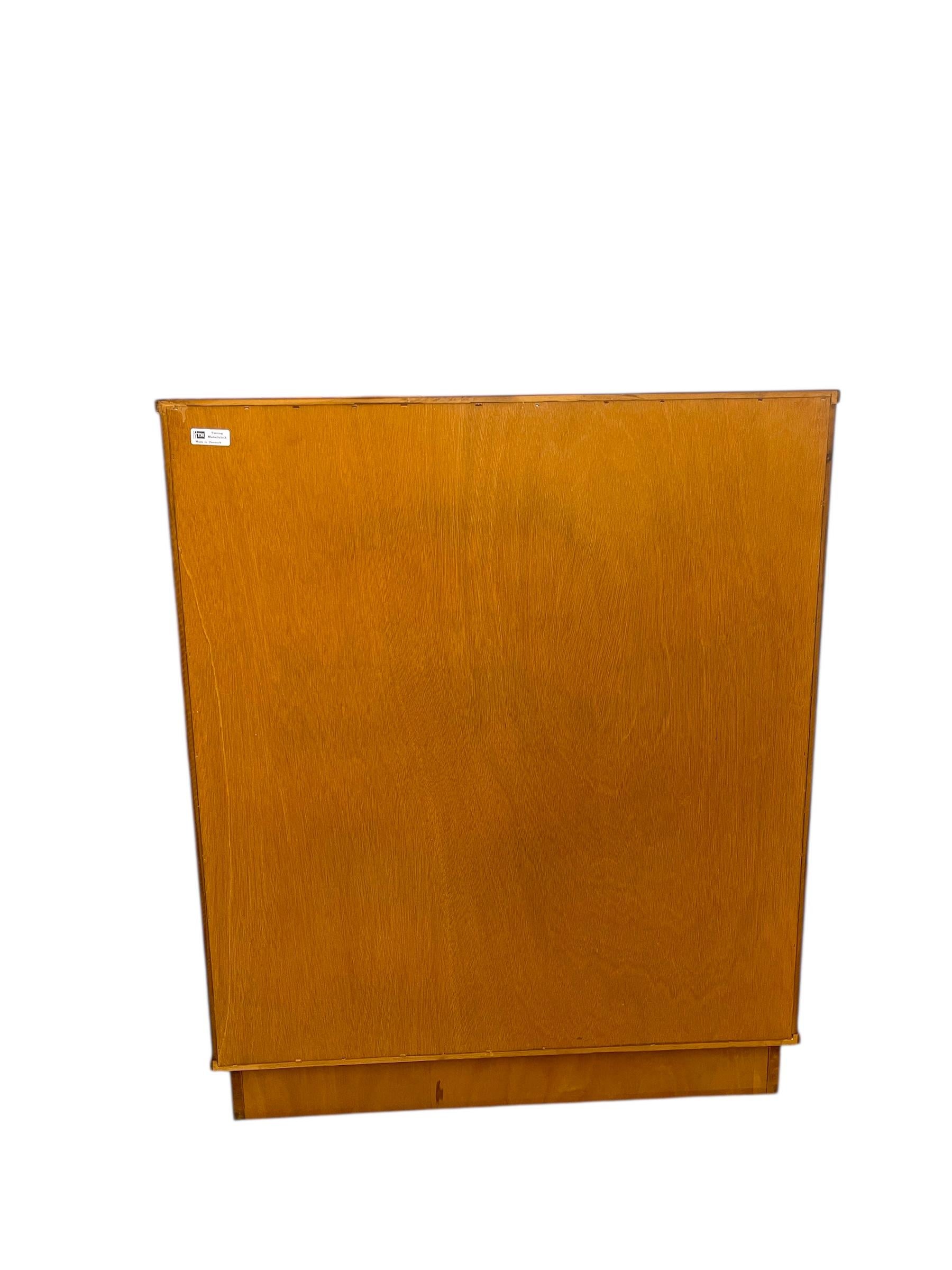 Comò Tallboy d'epoca danese del Mid Century Modern di Nils Jonsson in vendita 3