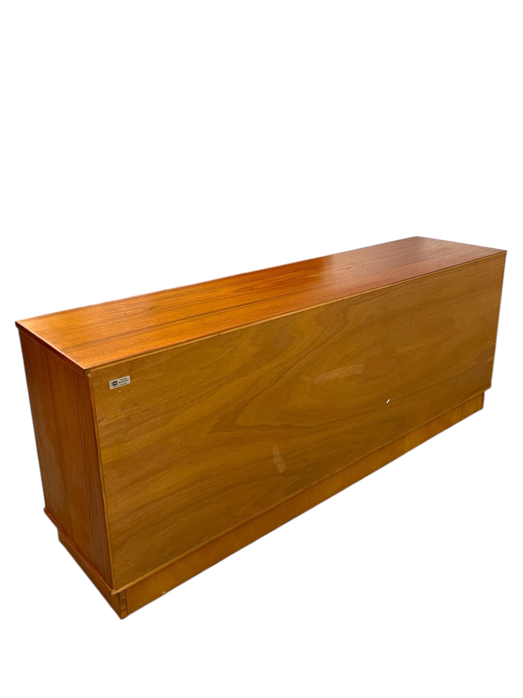 Comò a 6 cassetti in teak d'epoca danese del Mid Century Modern di Nils Jonsson f in vendita 2