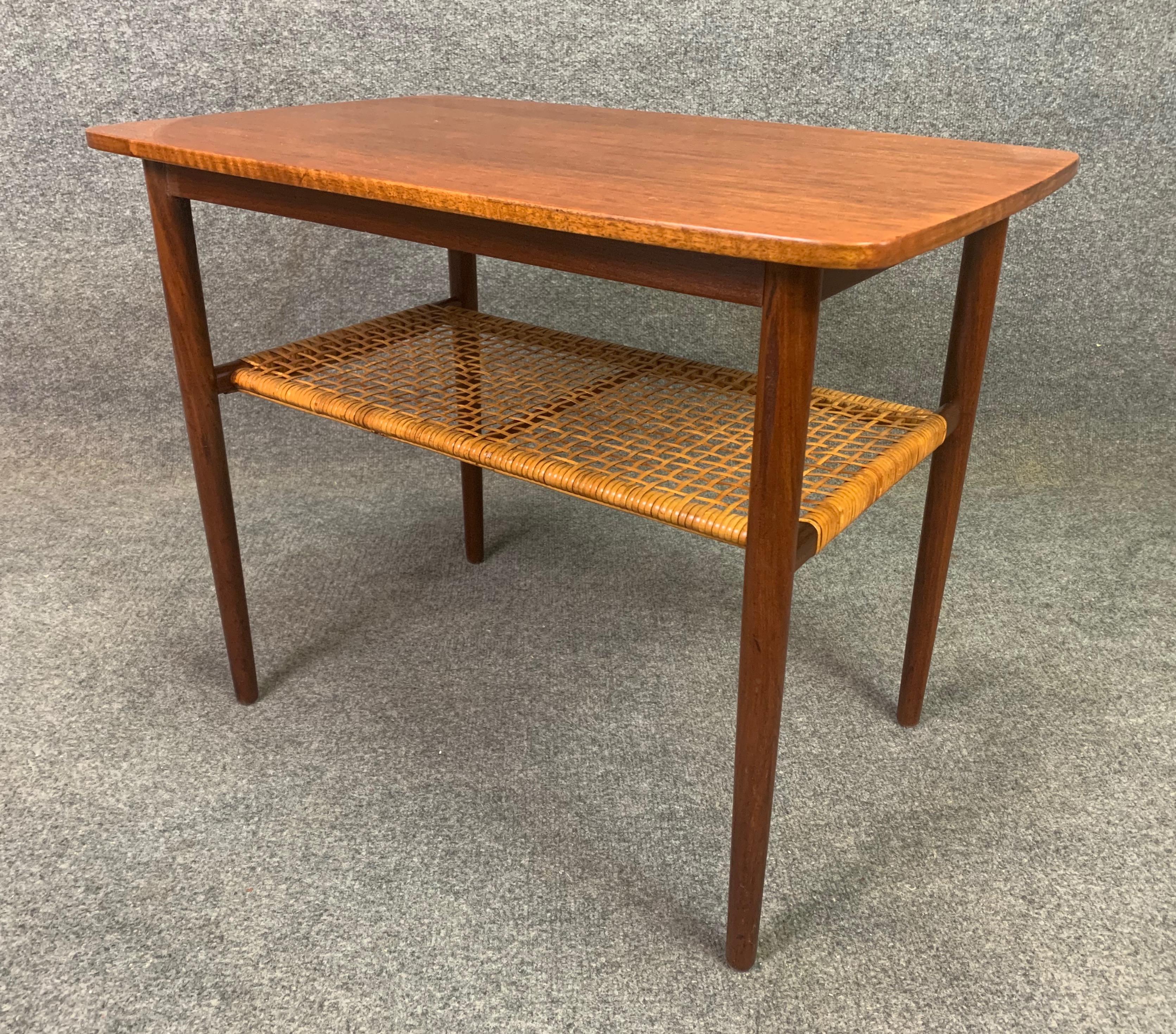 Vintage Danish Mid-Century Modern Teak and Cane End Table In Good Condition In San Marcos, CA