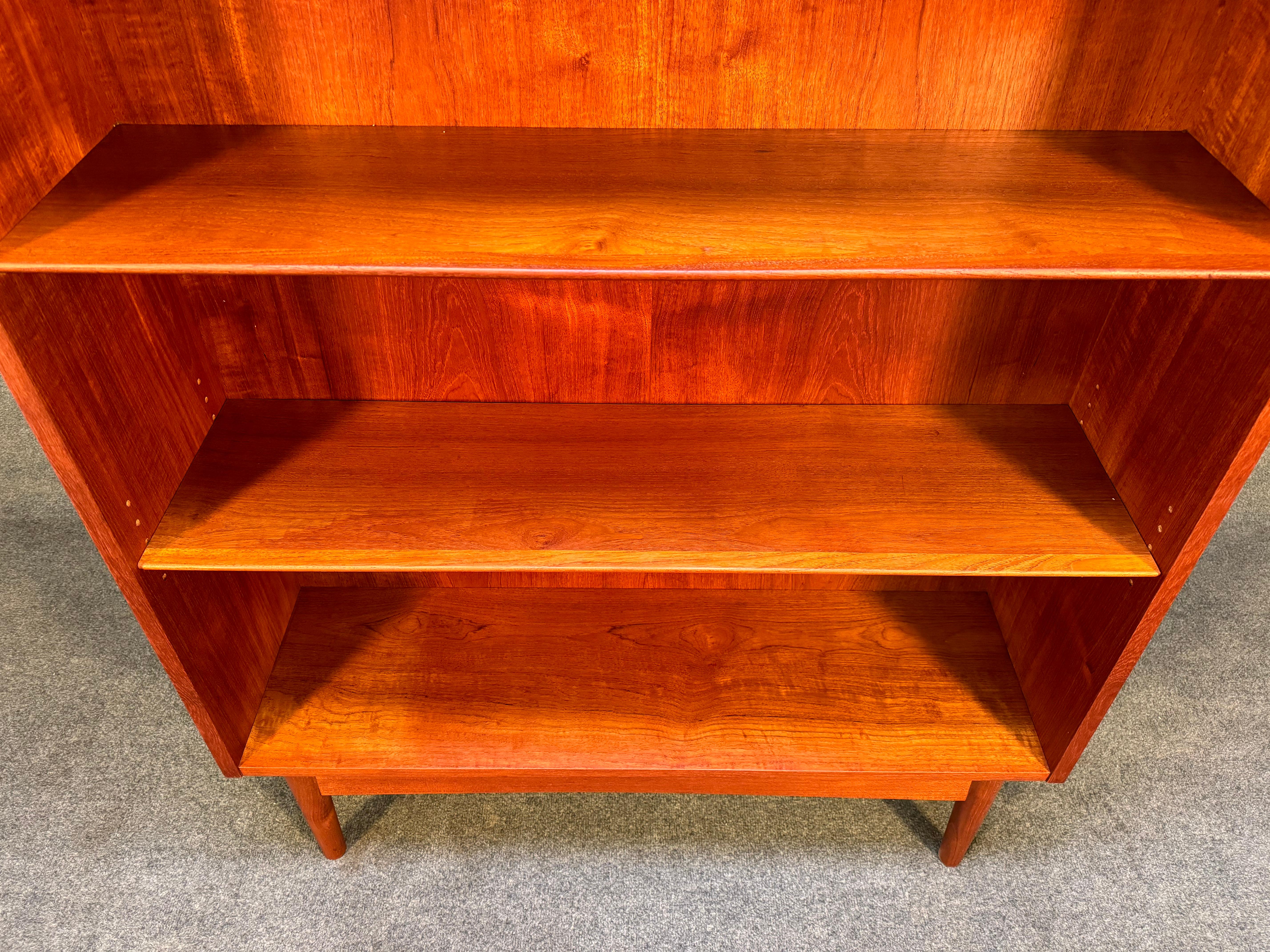 Here is a beautiful scandinavian modern bookcase in teak designed by Johannes Sorth and manufactured by Nexxo Mobelfabrik in Denmark in the 1960's.
This lovely case piece, recently imported from Europe to California before its refinishing, features