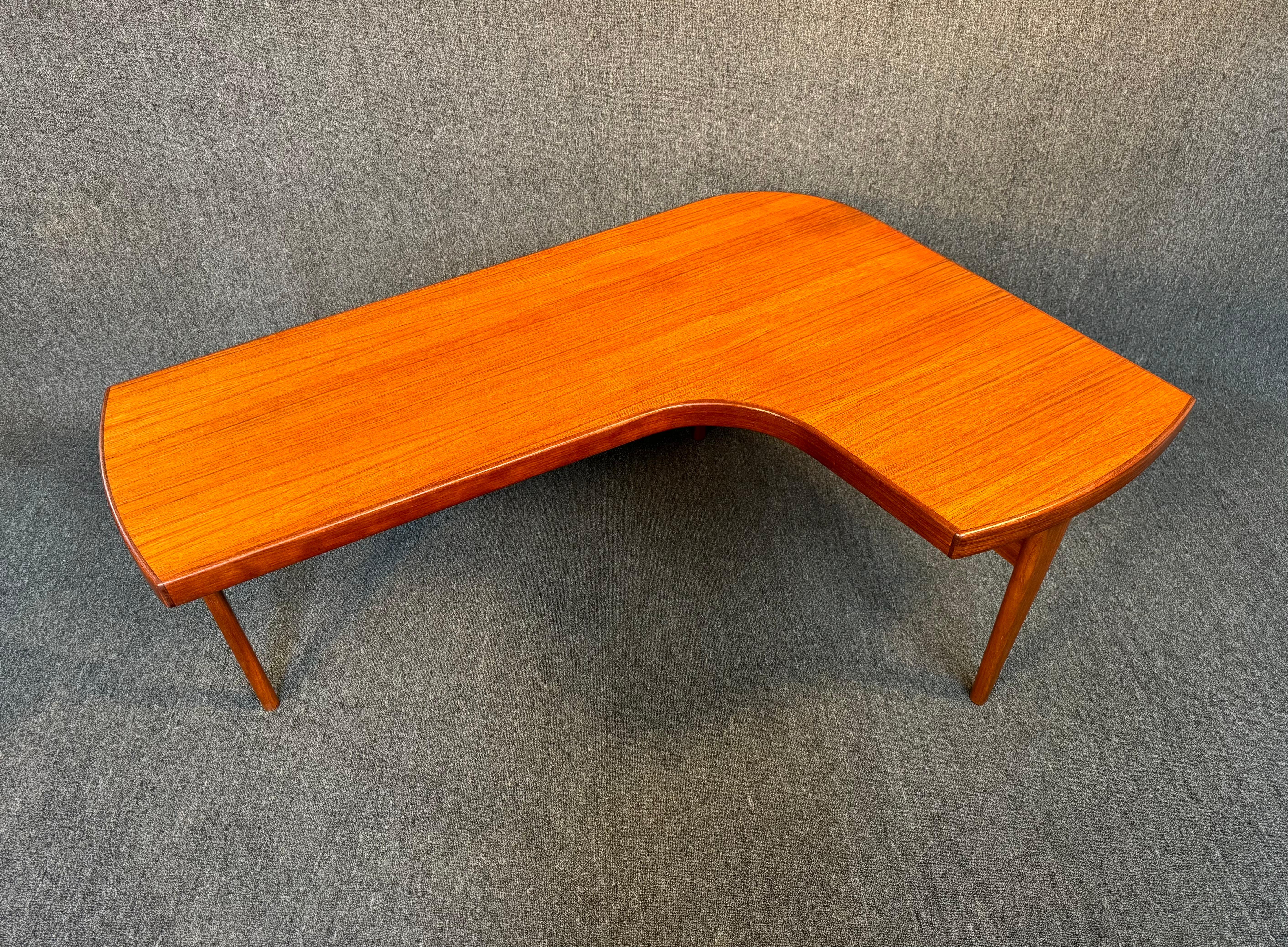 Scandinave moderne Table basse vintage danoise en teck 