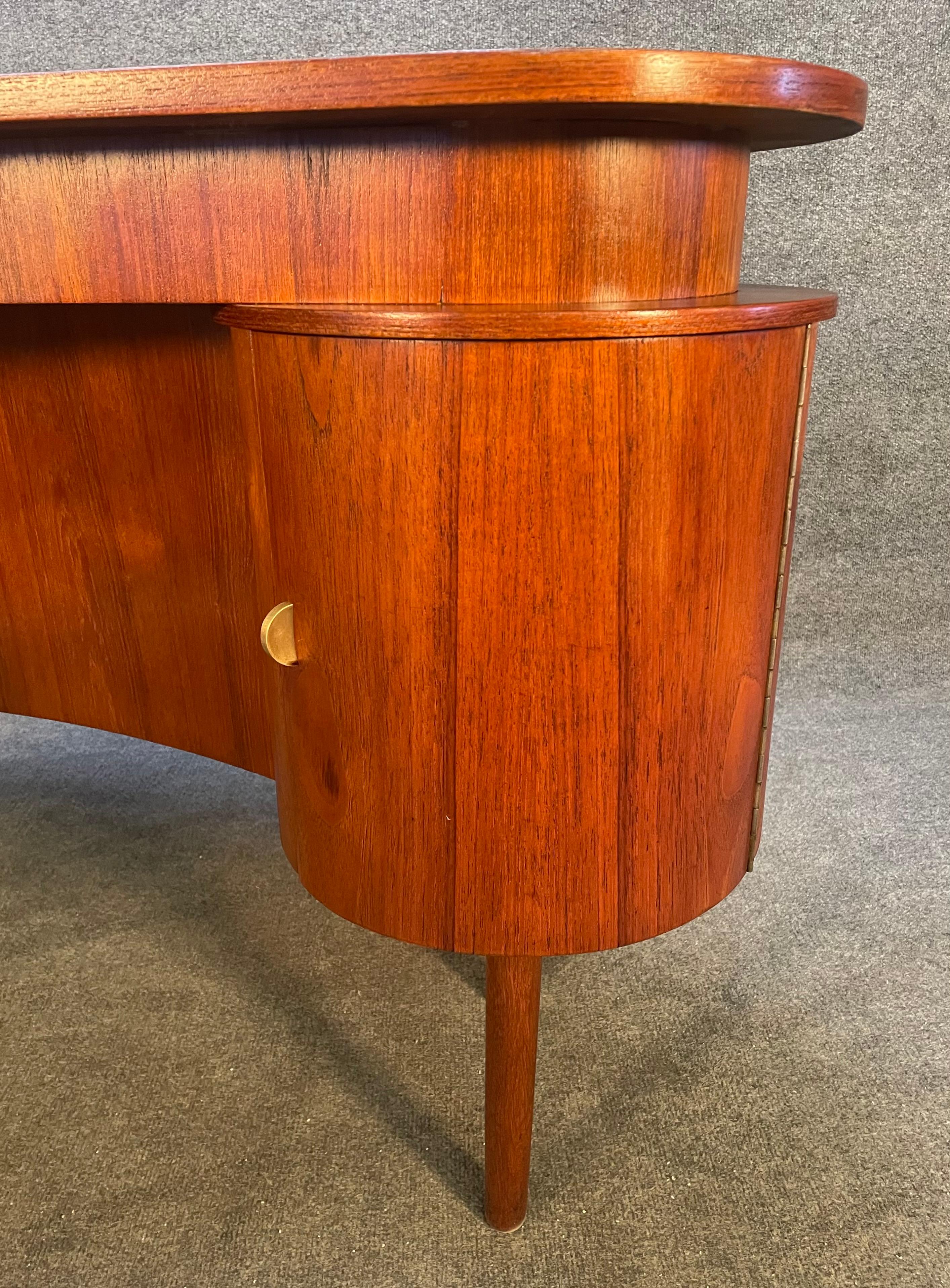 Here is a beautiful scandinavian modern desk in teak wood reminiscent of Kai Kristiansen's design manufactured in Denmark in the 1960's.
This special piece, recently imported from Europe to California before its refinishing, features a boomerang