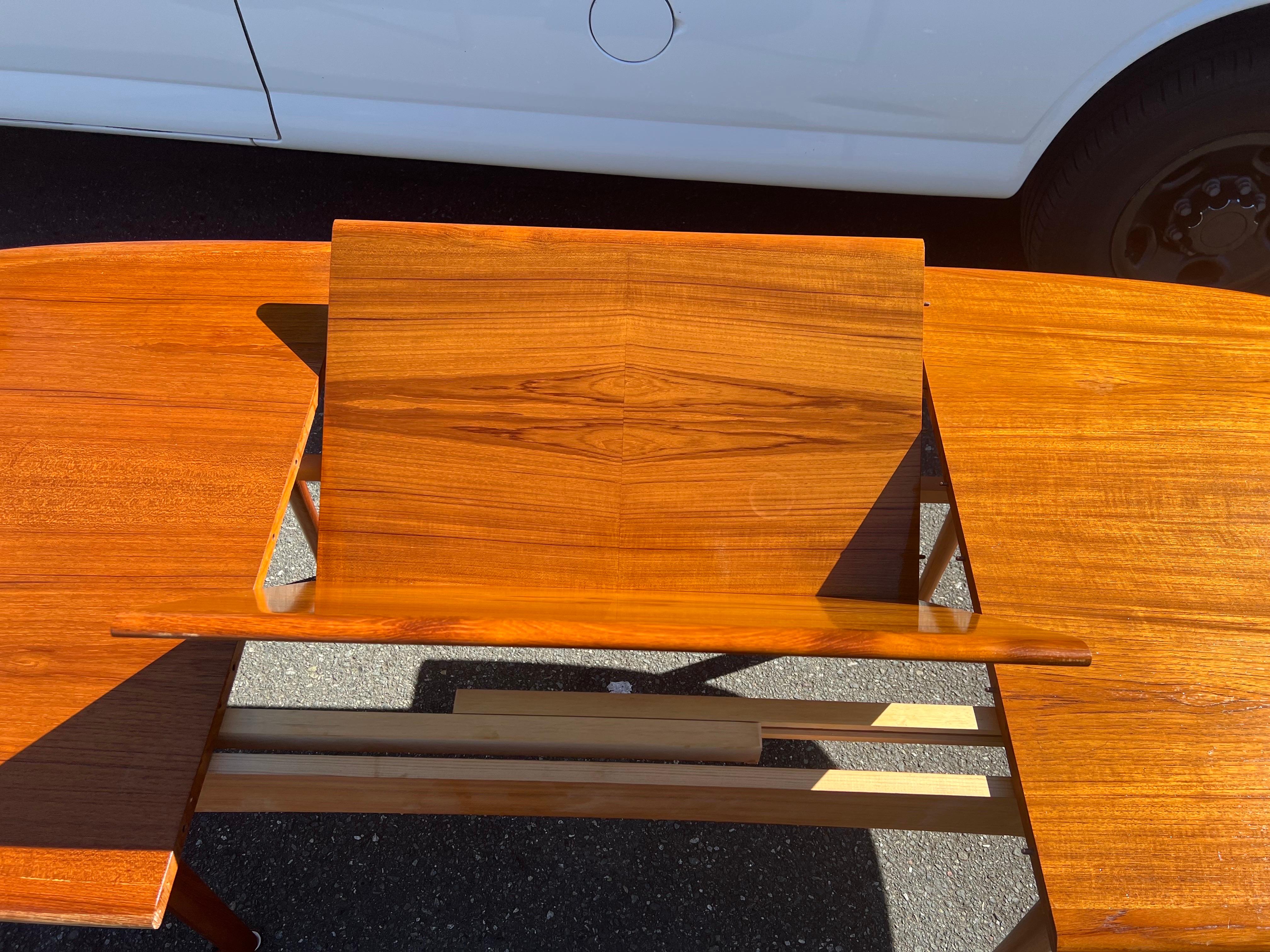 Vintage Danish Mid-Century Modern Teak Butterfly Leaf Dining Table  In Good Condition In Seattle, WA
