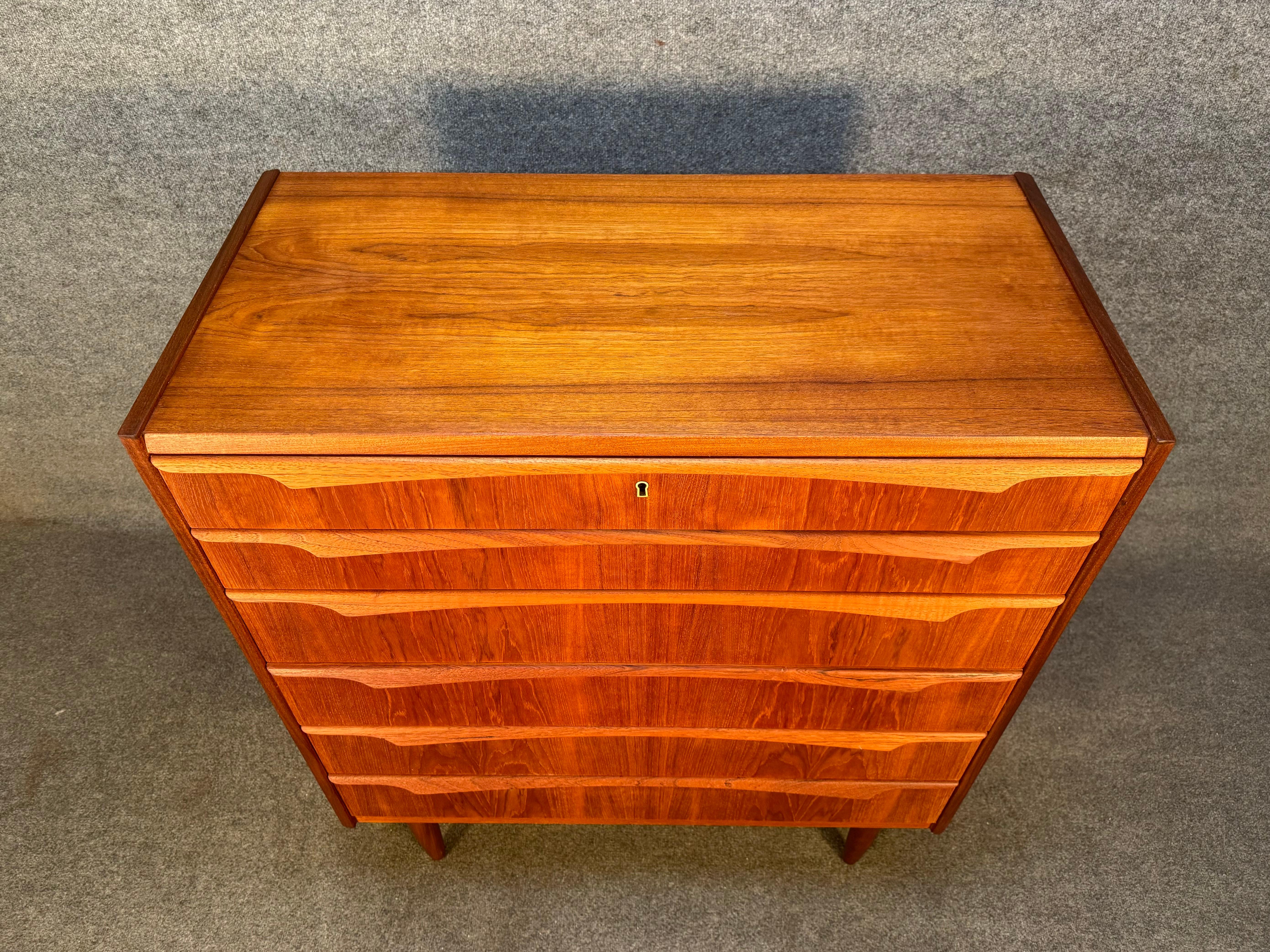 Mid-20th Century Vintage Danish Mid Century Modern Teak Chest of Drawers Dresser