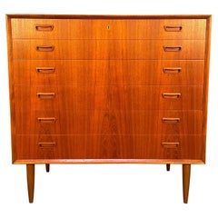Vintage Danish Mid-Century Modern Teak Chest of Drawers Dresser