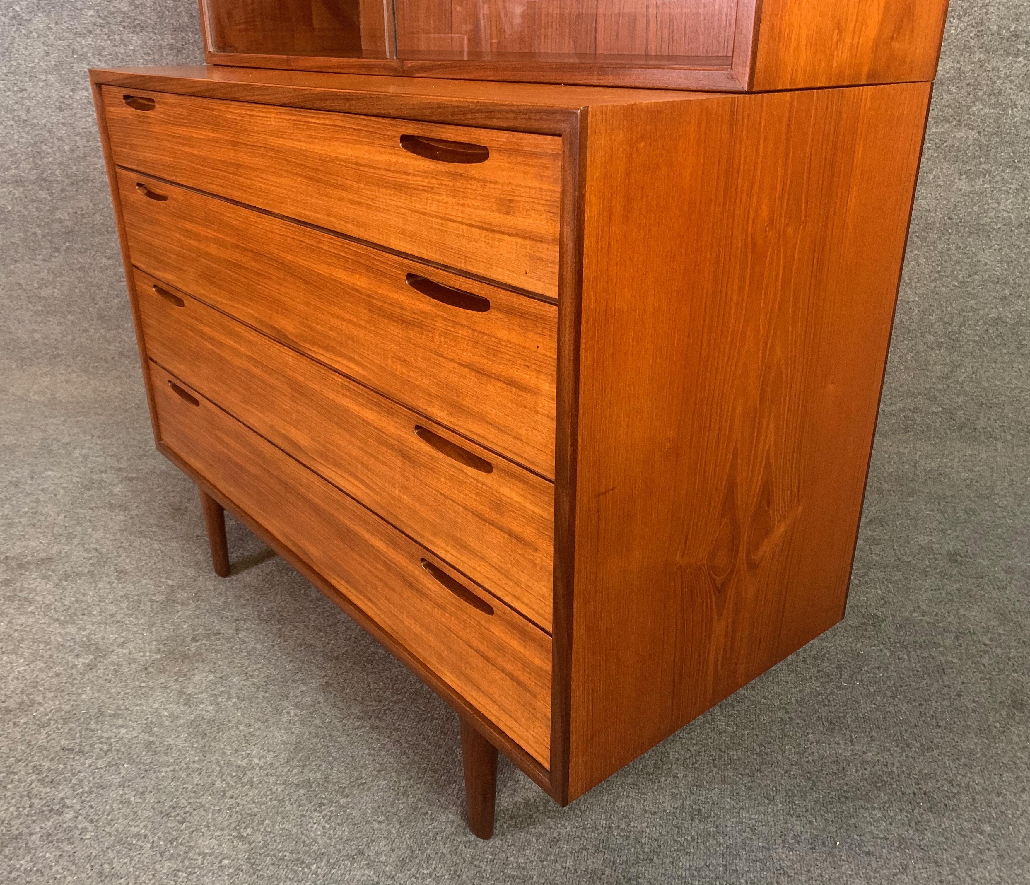 Vintage Danish Mid-Century Modern Teak Chest of Drawers Hutch by Kofod Larsen In Good Condition In San Marcos, CA