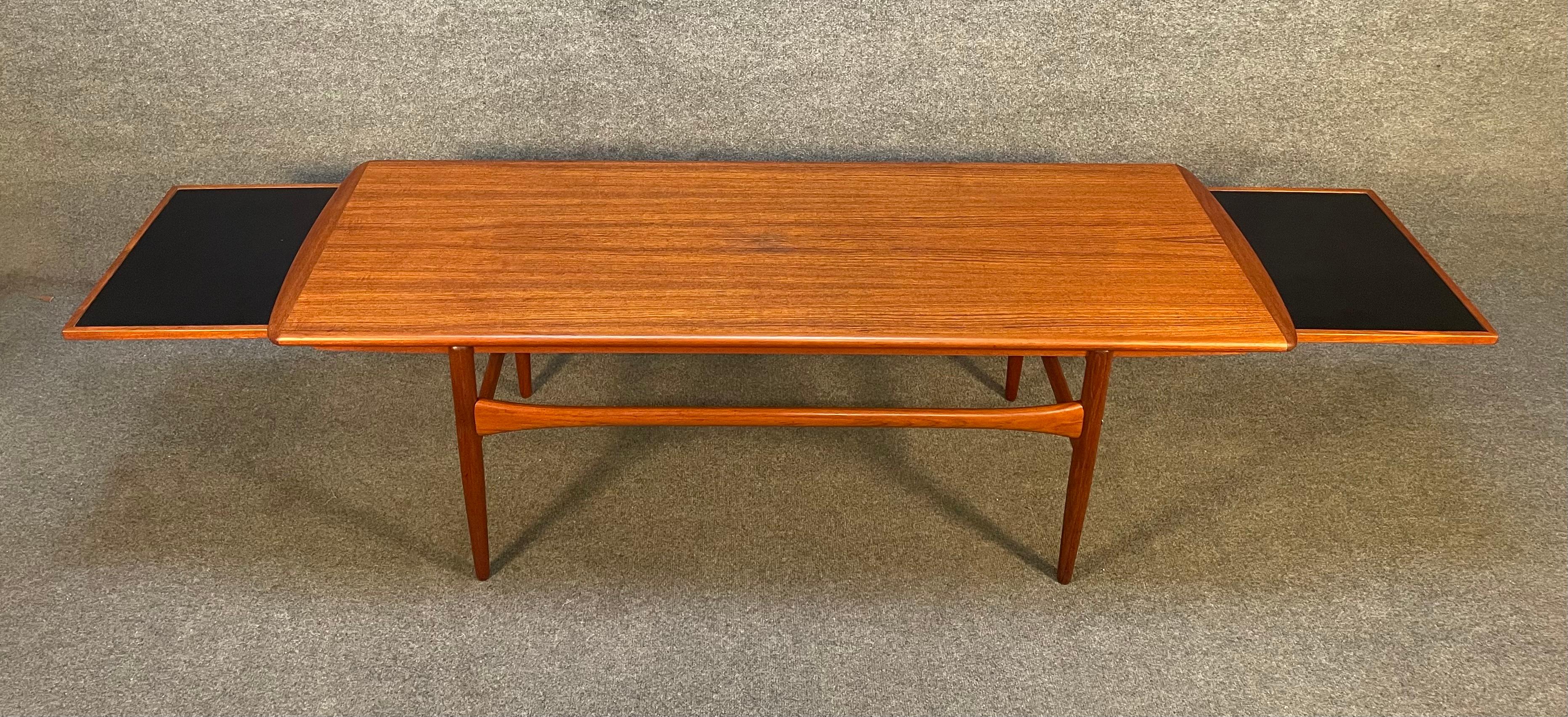 Vintage Danish Mid-Century Modern Teak Coffee Table by Arrebro Mobler In Good Condition For Sale In San Marcos, CA