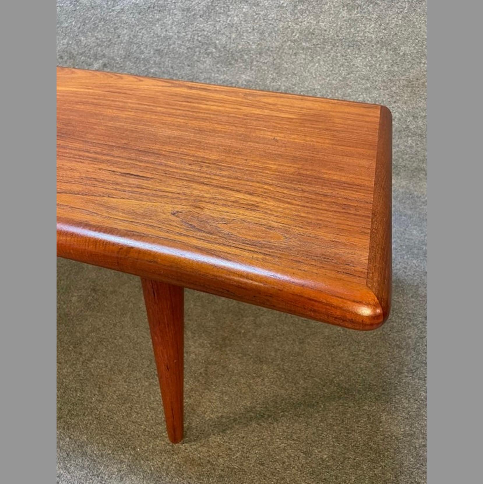 Vintage Danish Mid Century Modern Teak Coffee Table by Jacob Nielsen & Sonner In Good Condition For Sale In San Marcos, CA