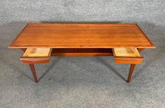 Table basse vintage danoise en teck The Moderns