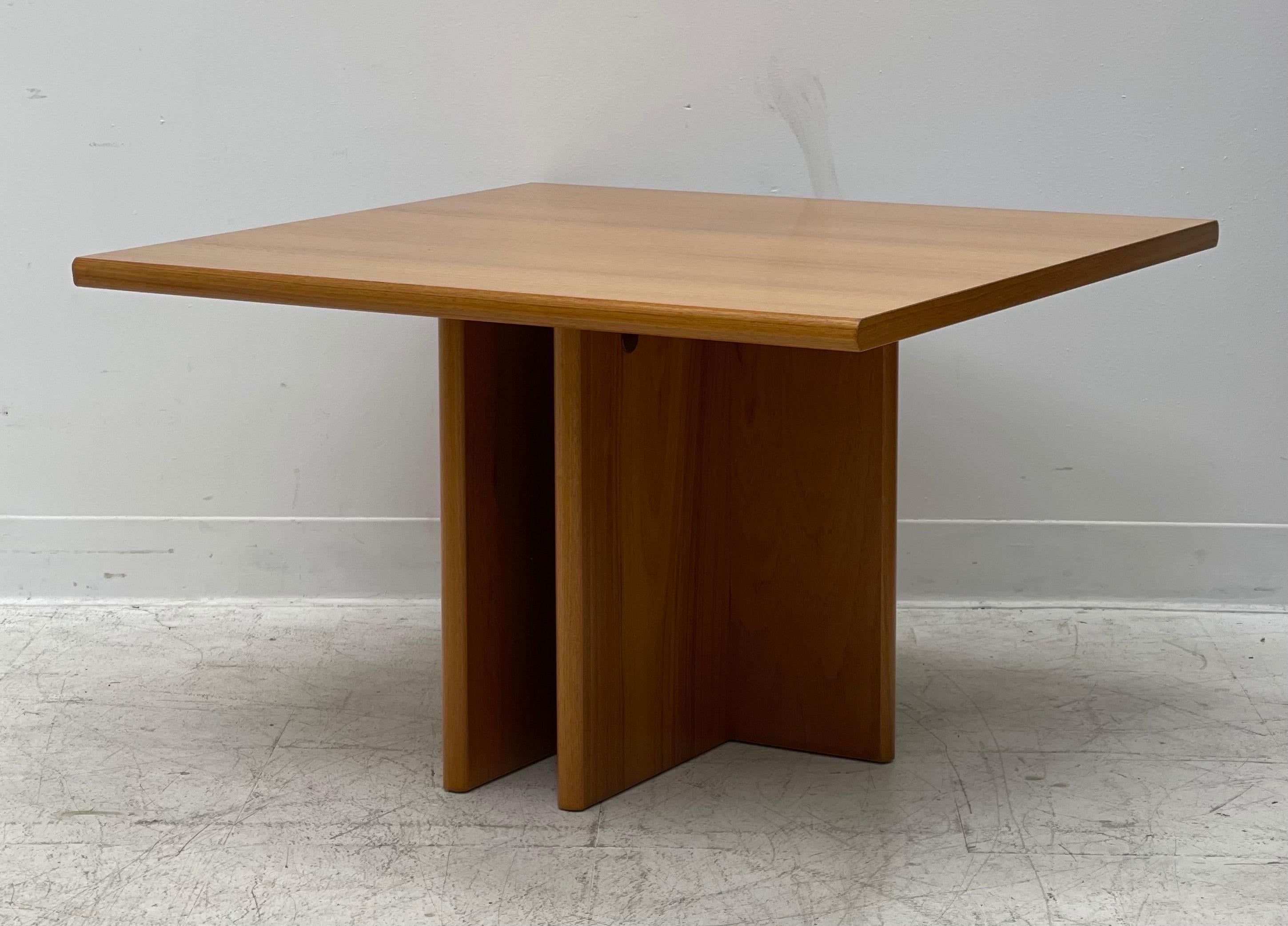 Vintage Danish Mid-Century Modern Teak Coffee Table For Sale 1