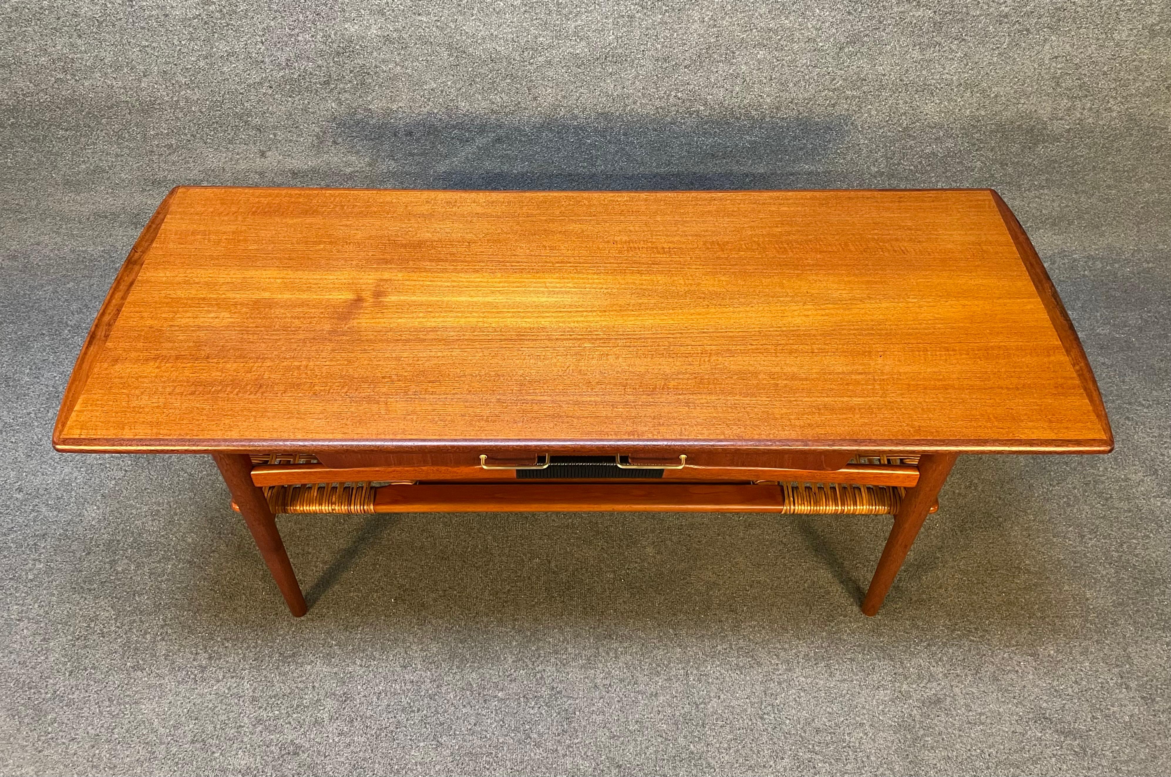 Vintage Danish Mid Century Modern Teak Coffee Table in the Manner of Hans Wegner For Sale 2