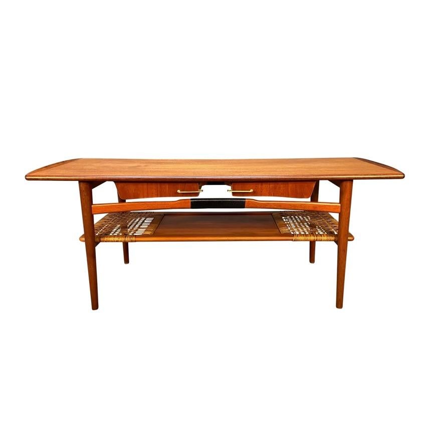 Vintage Danish Mid Century Modern Teak Coffee Table in the Manner of Hans Wegner For Sale