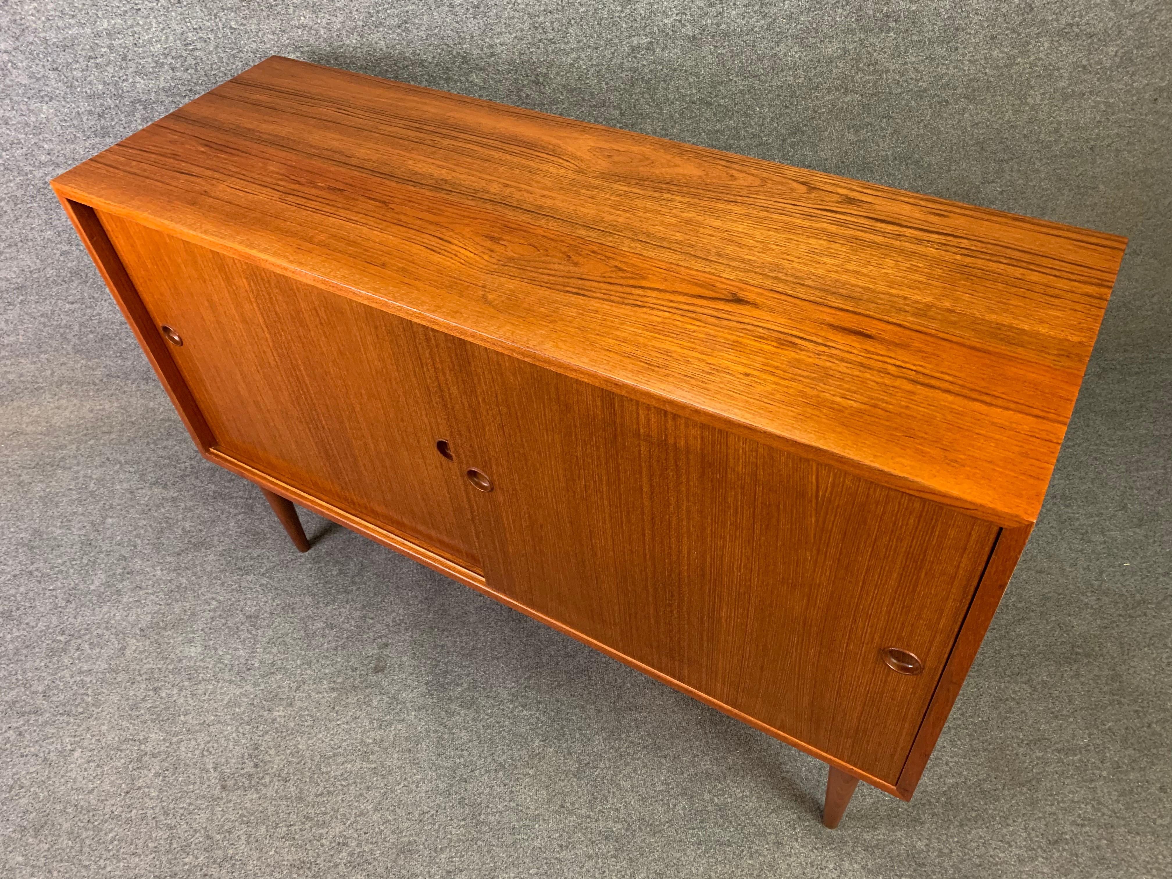 Here is a beautiful Scandinavian Modern compact sideboard in teak designed by master Børge Mogensen and manufactured by Karl Andersson & Söner in Denmark in the 1960s.
This case piece, recently imported from Copenhagen to California before its