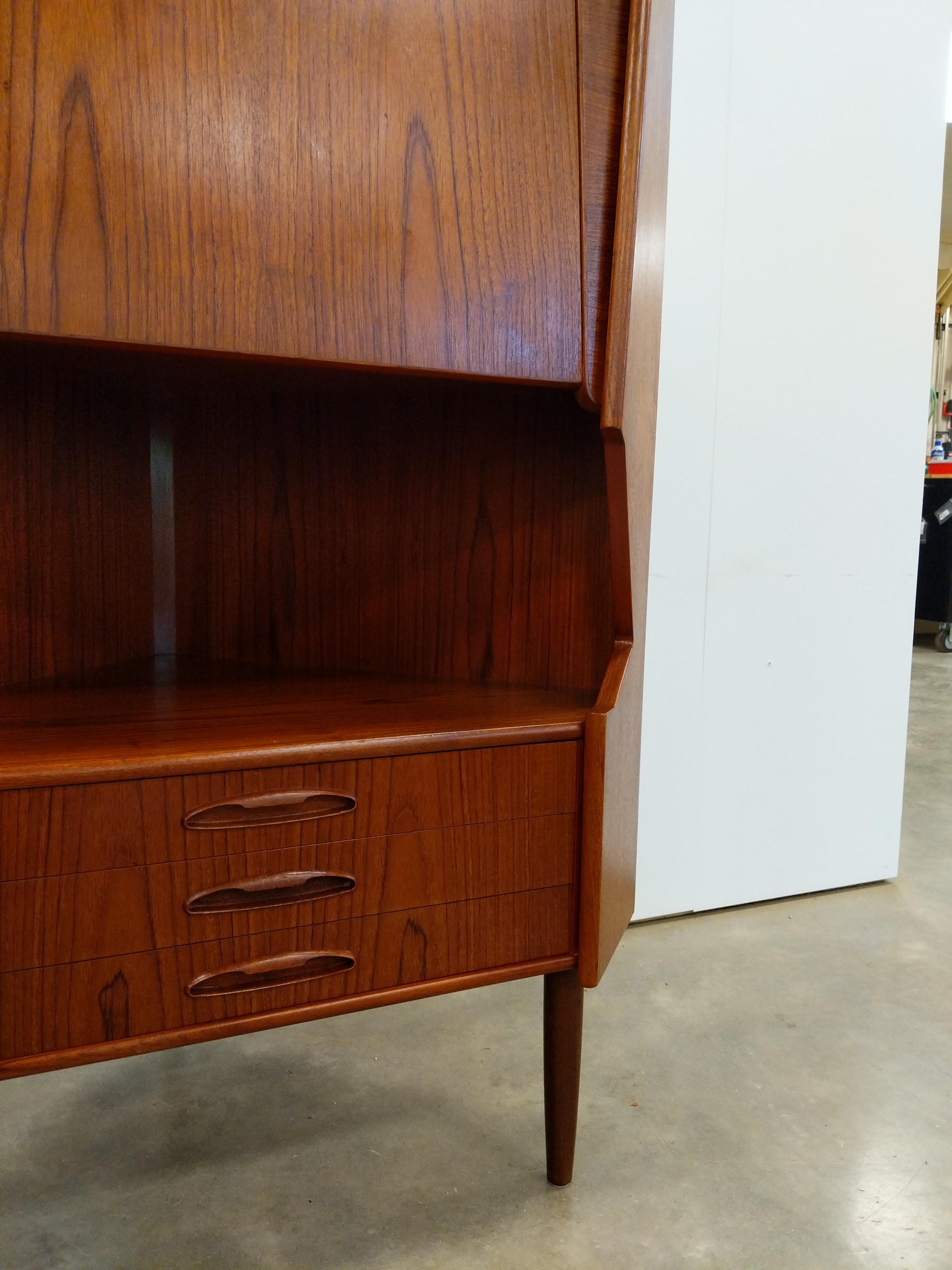 Dänischer Vintage-Eckschrank aus Teakholz, Mid-Century Modern im Angebot 2