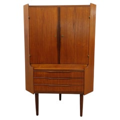 Armario esquinero vintage danés de teca moderno de mediados de siglo