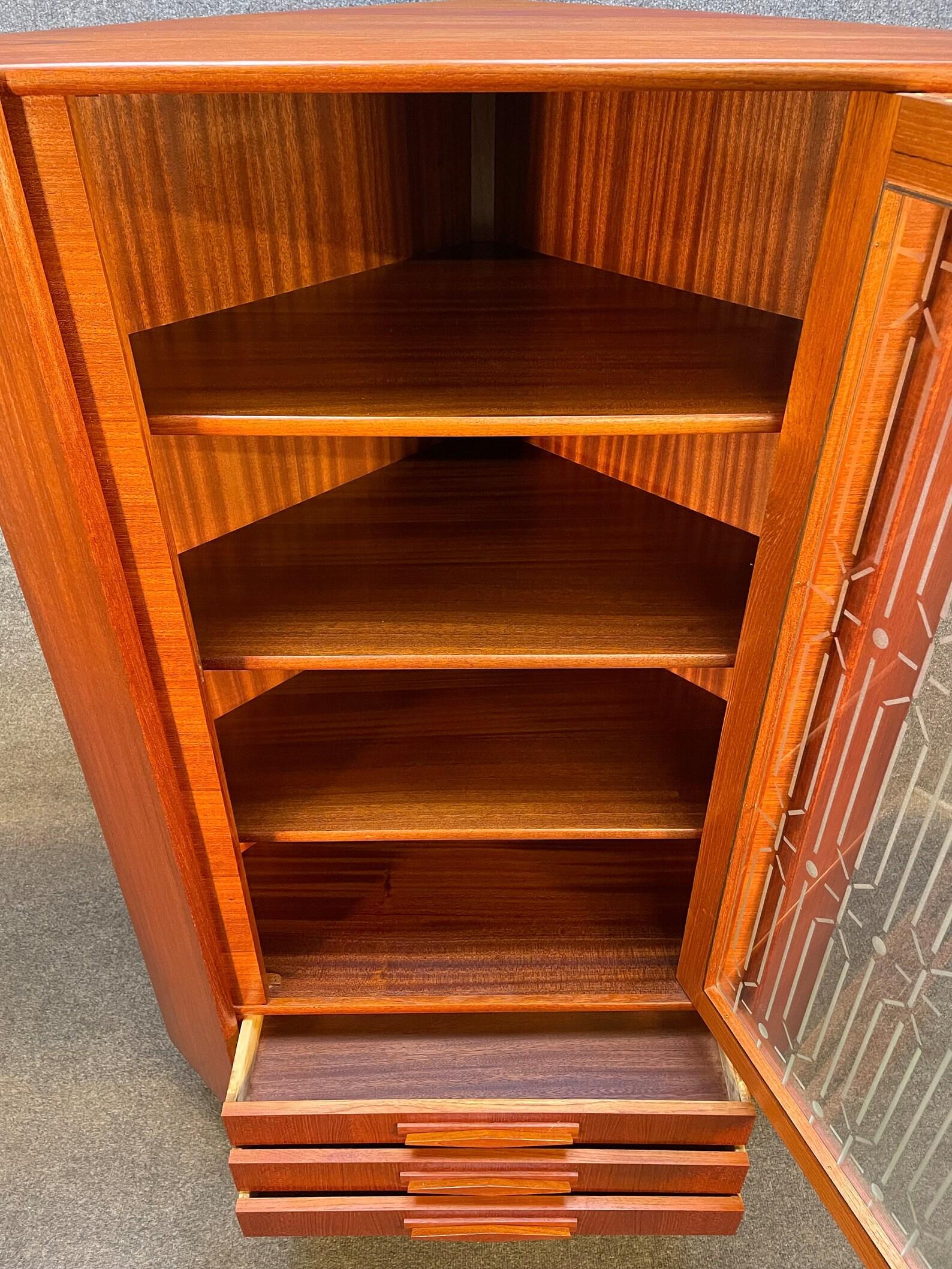 Here is a beautiful vintage corner cabinet in teak with a retro pattern etched glass recently imported from Europe to California before its refinishing.
This cabinet was manufactured in the 1960's in Denmark and is attributed to Omann Jun.
It