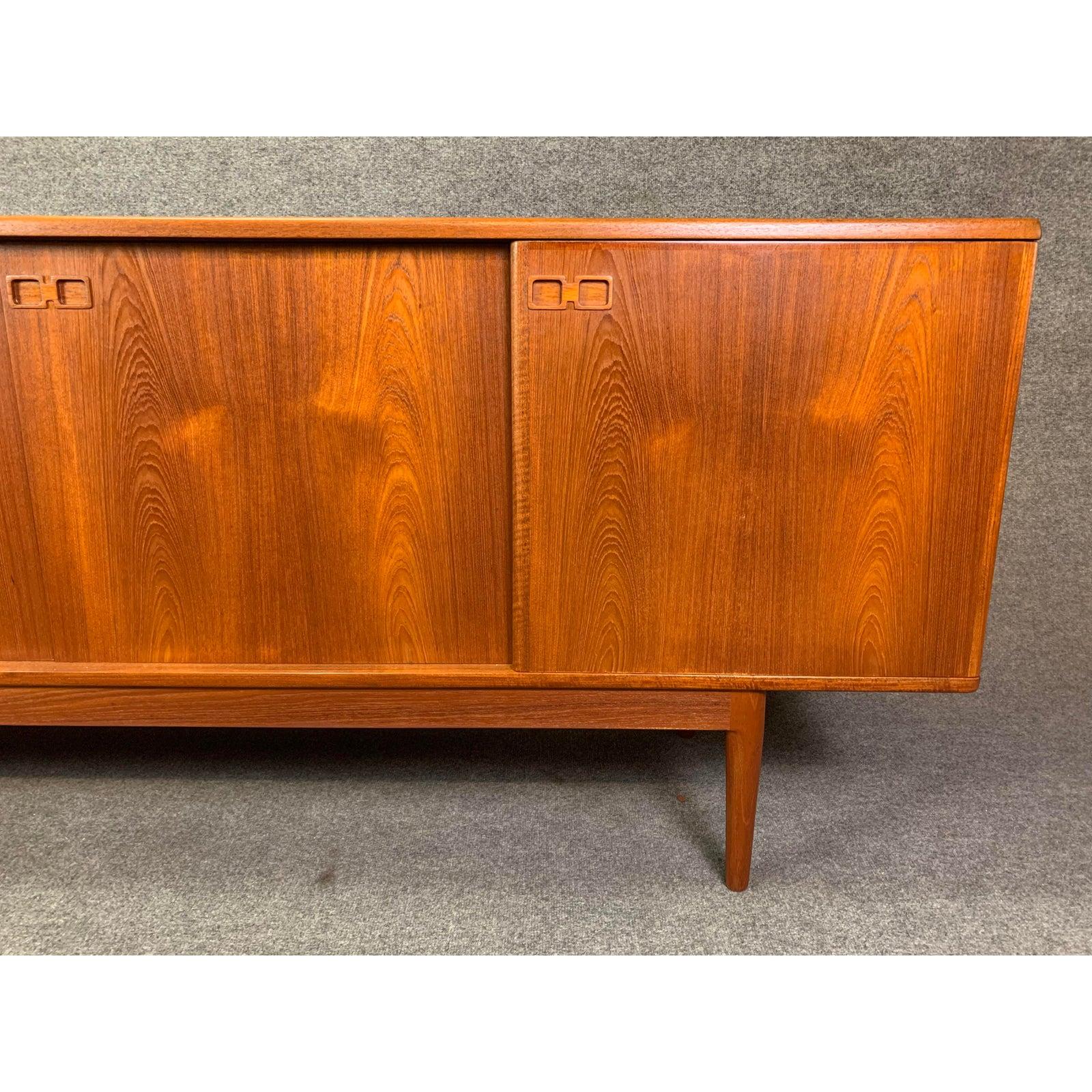 Vintage Danish Mid-Century Modern Teak Credenza by Christian Linneberg In Good Condition In San Marcos, CA