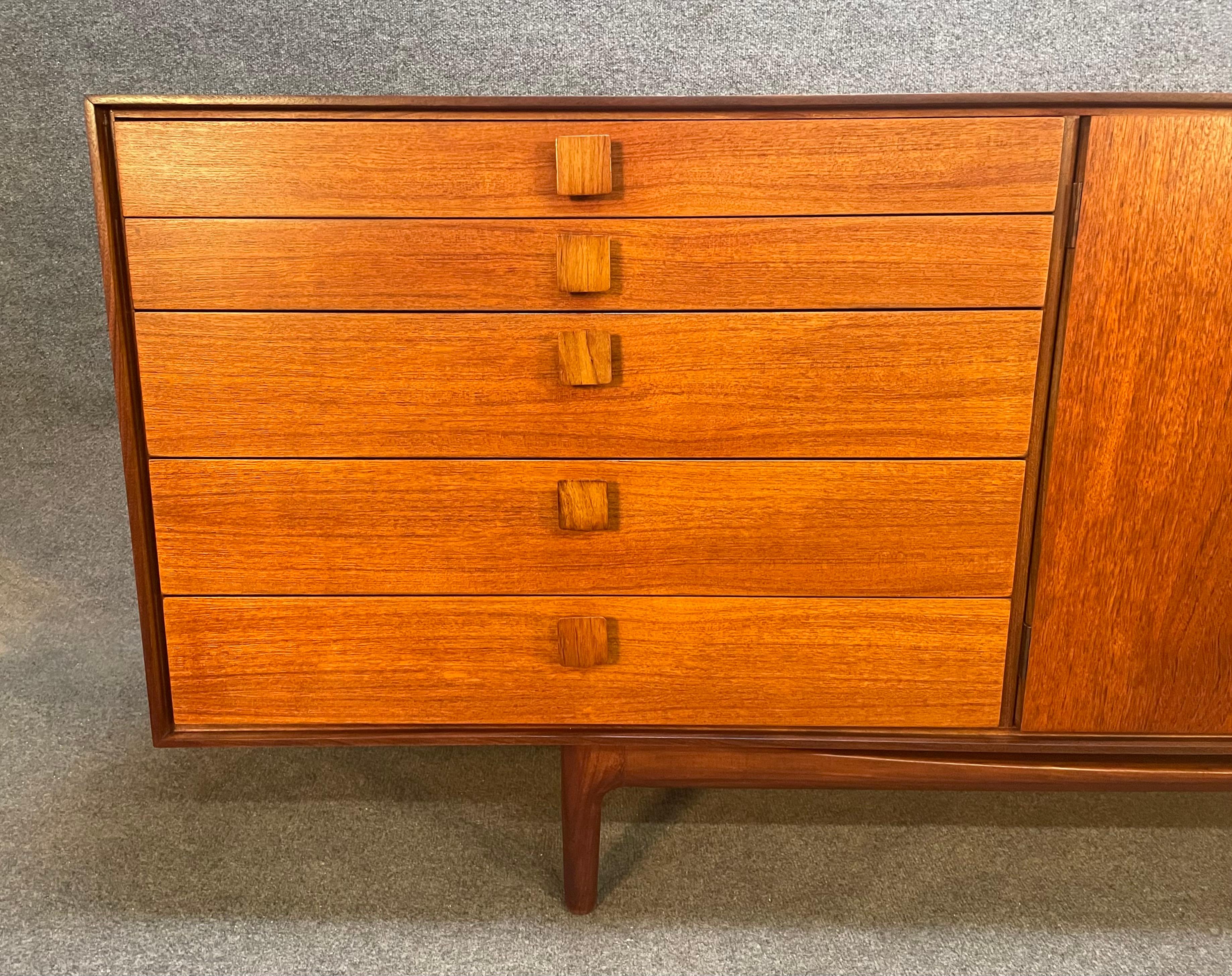 Here is a beautiful and rare British sideboard in teak designed by Ib Kofod Larsen and manufactured by G Plan in UK in the 1960's.
This lovely credenza, recently imported from the UK to California before its refinishing, features a vibrant wood