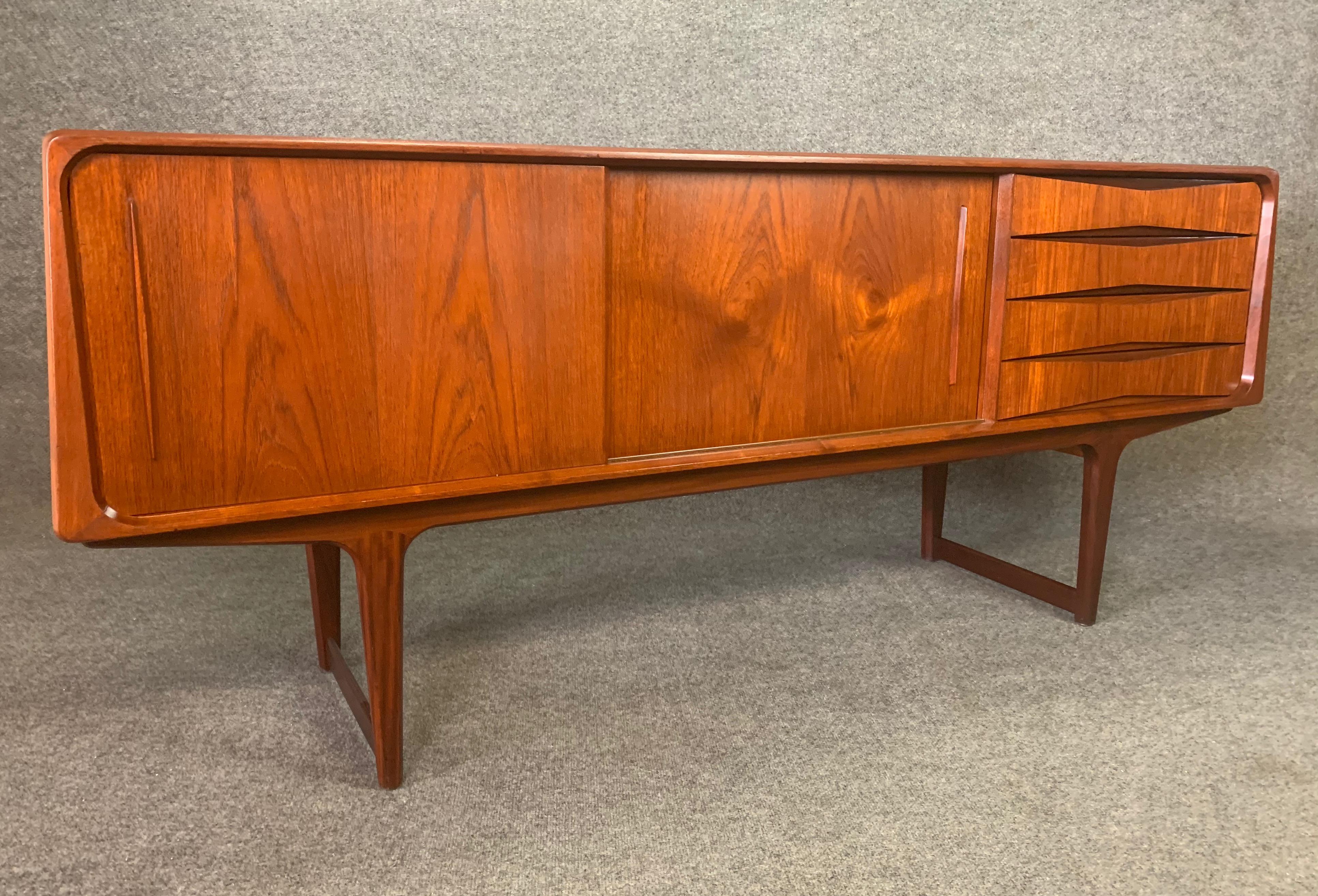 Here's a beautiful Scandinavian Modern sideboard in teak manufactured in Denmark in the 1960s.
This special case piece, recently imported from Copenhagen to California before its restoration, features a vibrant wood grain, two sliding doors, four