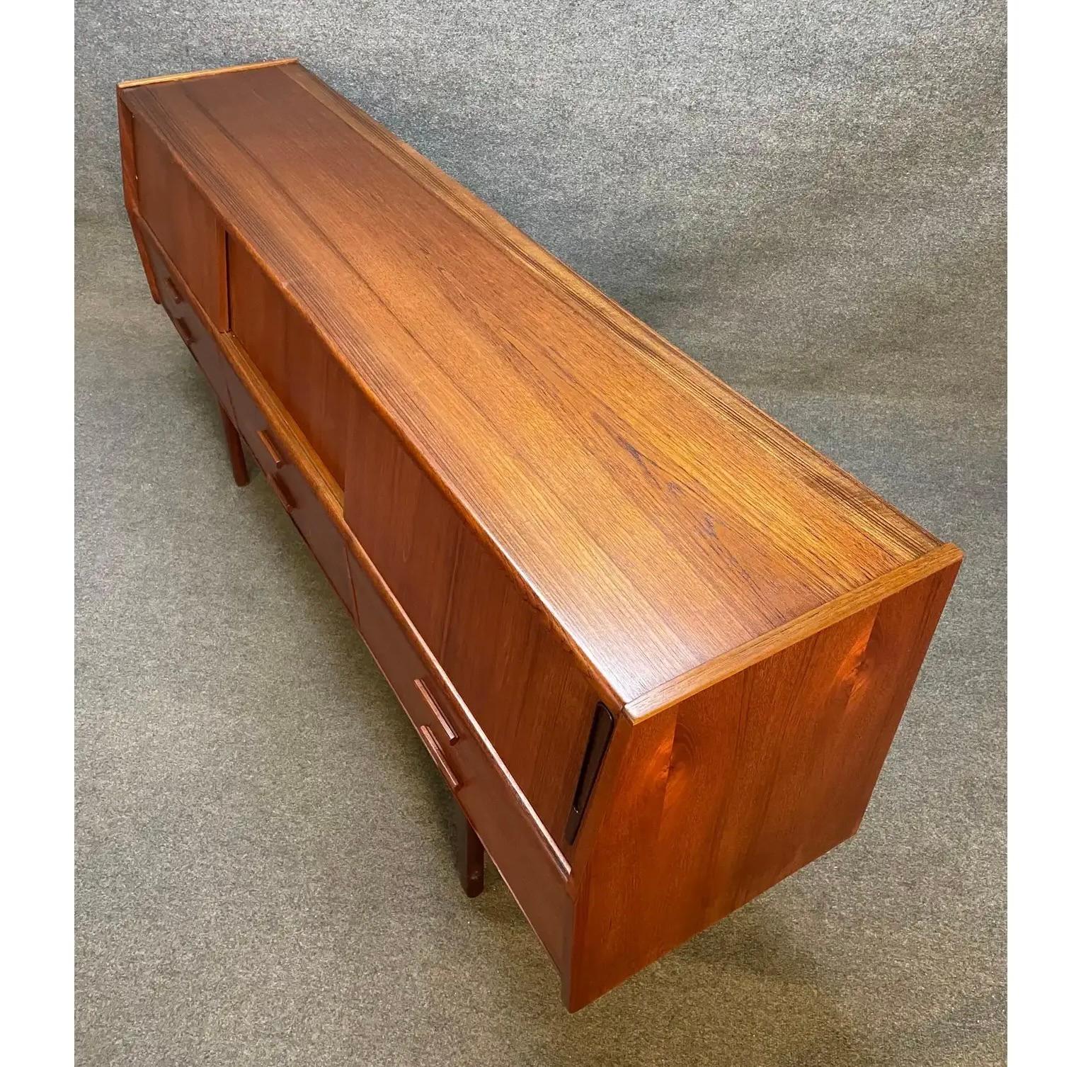 Credenza danesa vintage de teca moderna de mediados de siglo Carpintería en venta