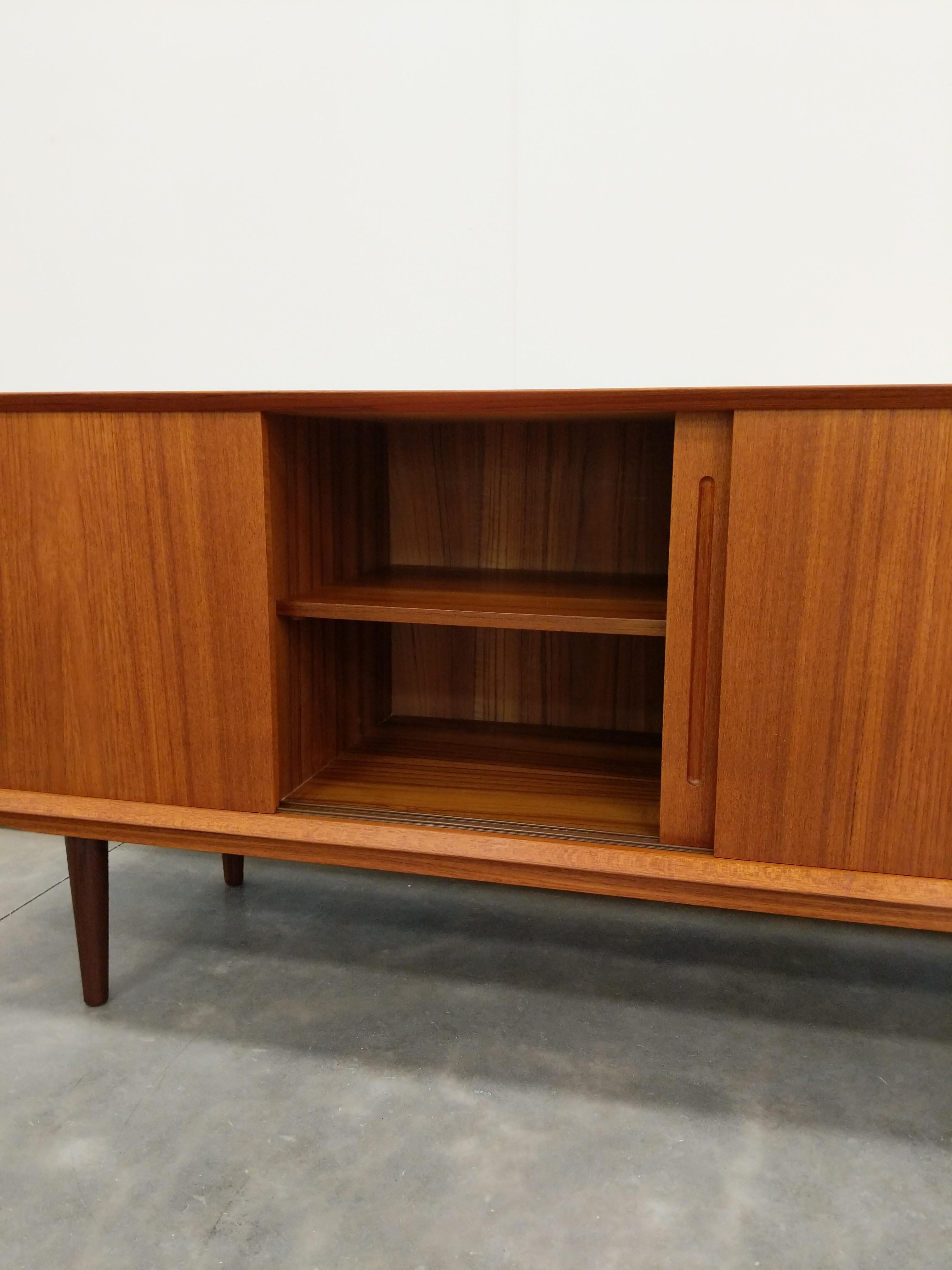Vintage Danish Mid Century Modern Teak Credenza / Sideboard 2