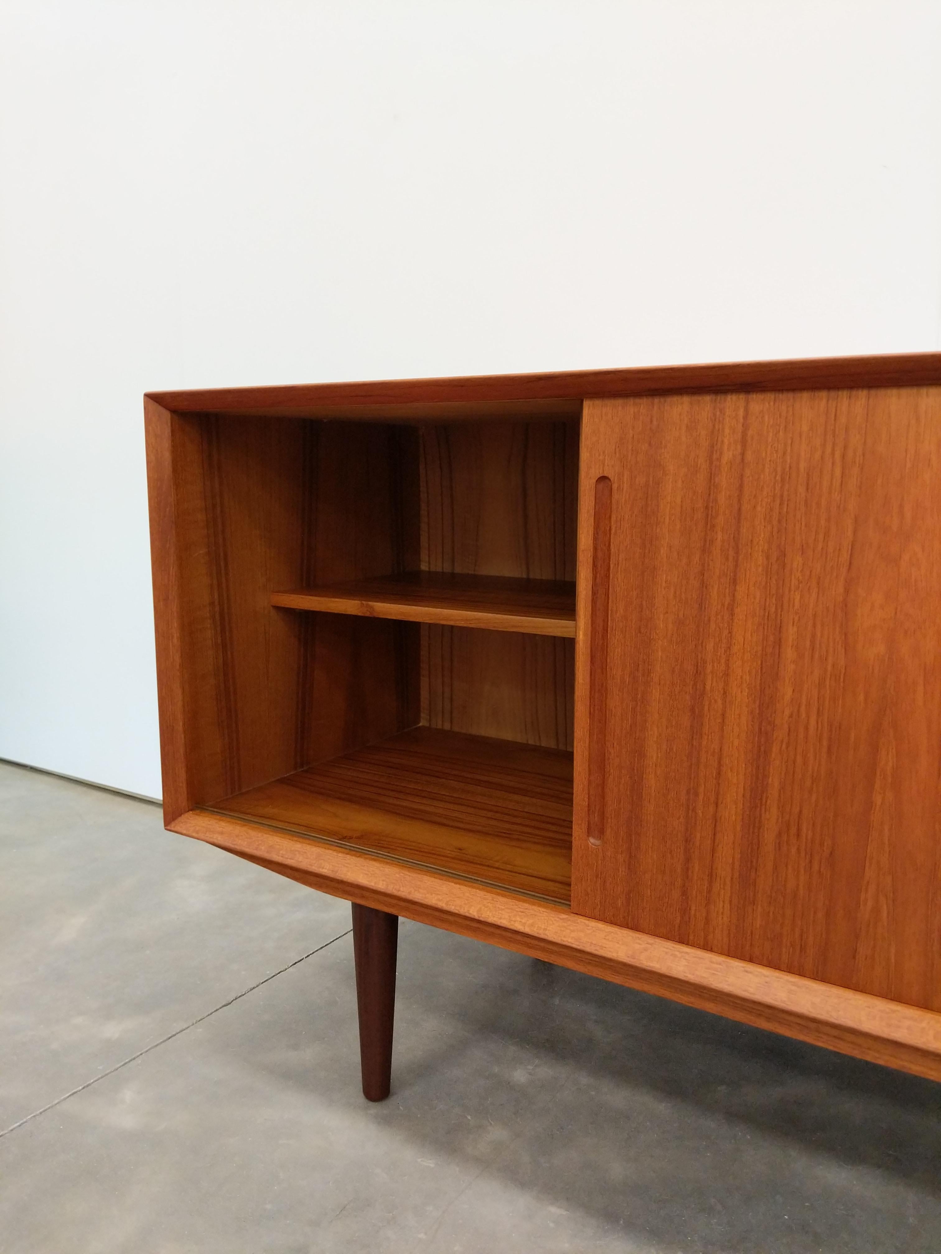 Vintage Danish Mid Century Modern Teak Credenza / Sideboard 3