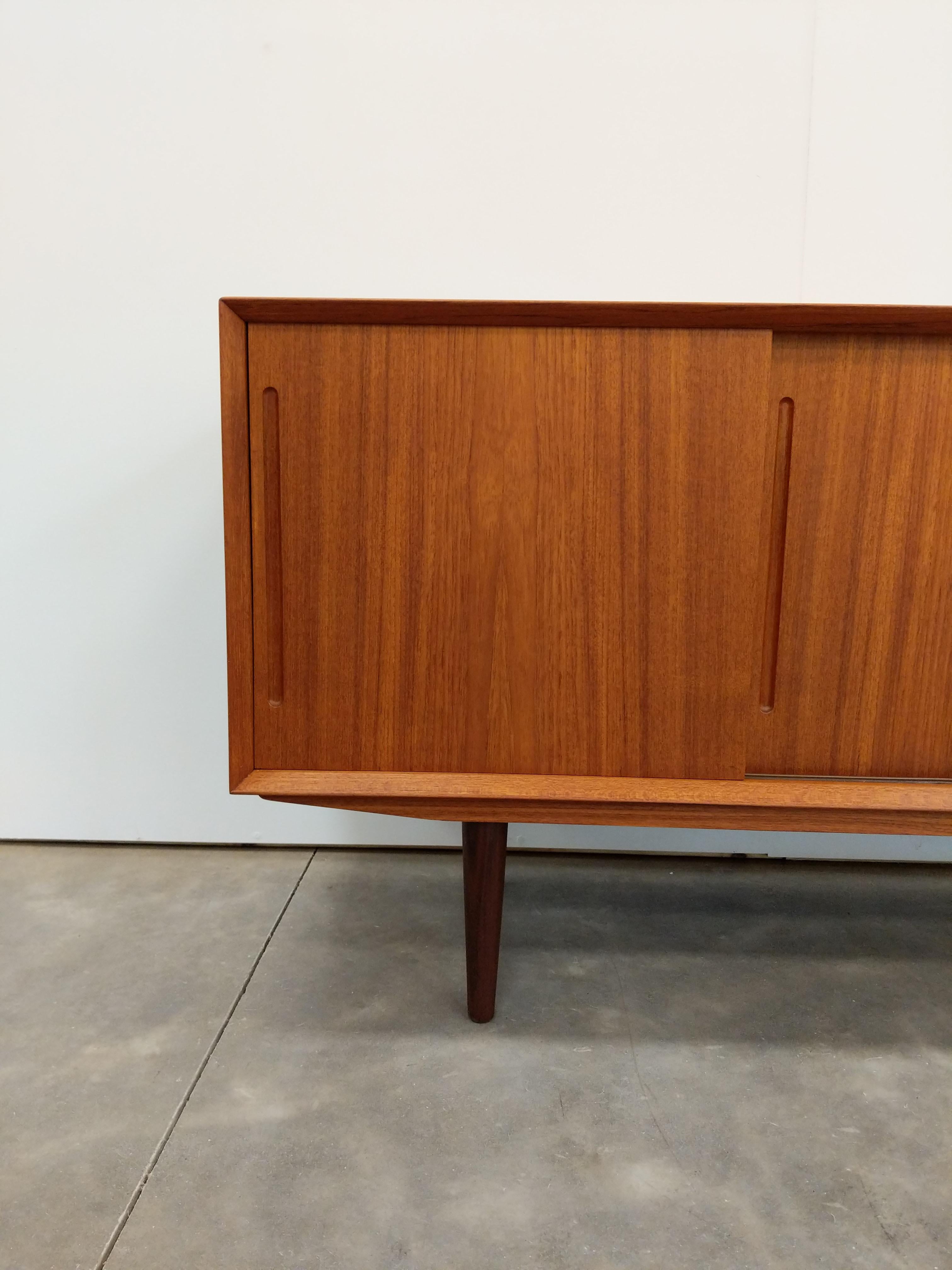 Vintage Danish Mid Century Modern Teak Credenza / Sideboard 4
