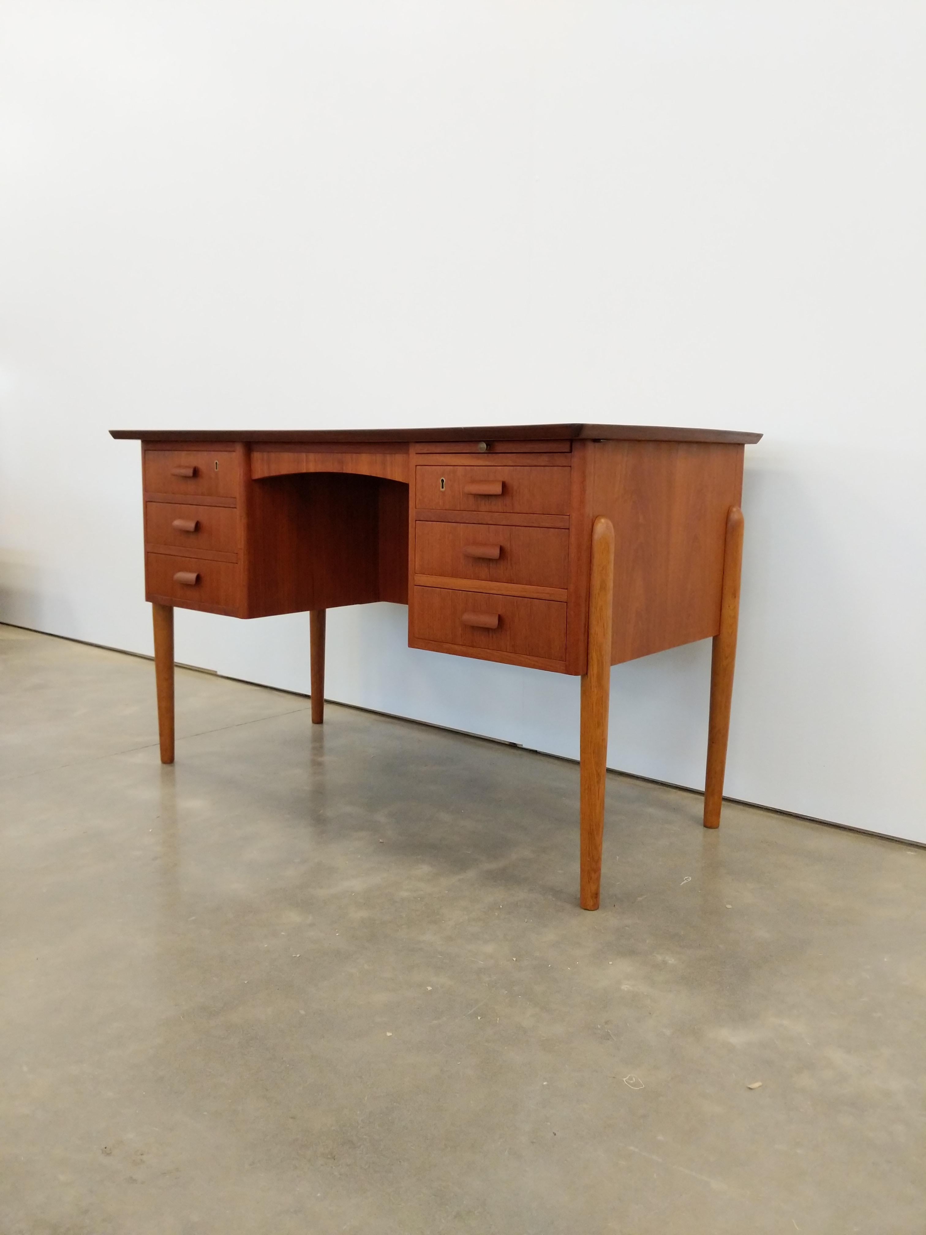 Authentic vintage mid century Danish / Scandinavian Modern teak desk.

This piece is in excellent refinished condition with few signs of age-related wear (see photos).

If you would like any additional details, please contact us.

Dimensions:
29.25