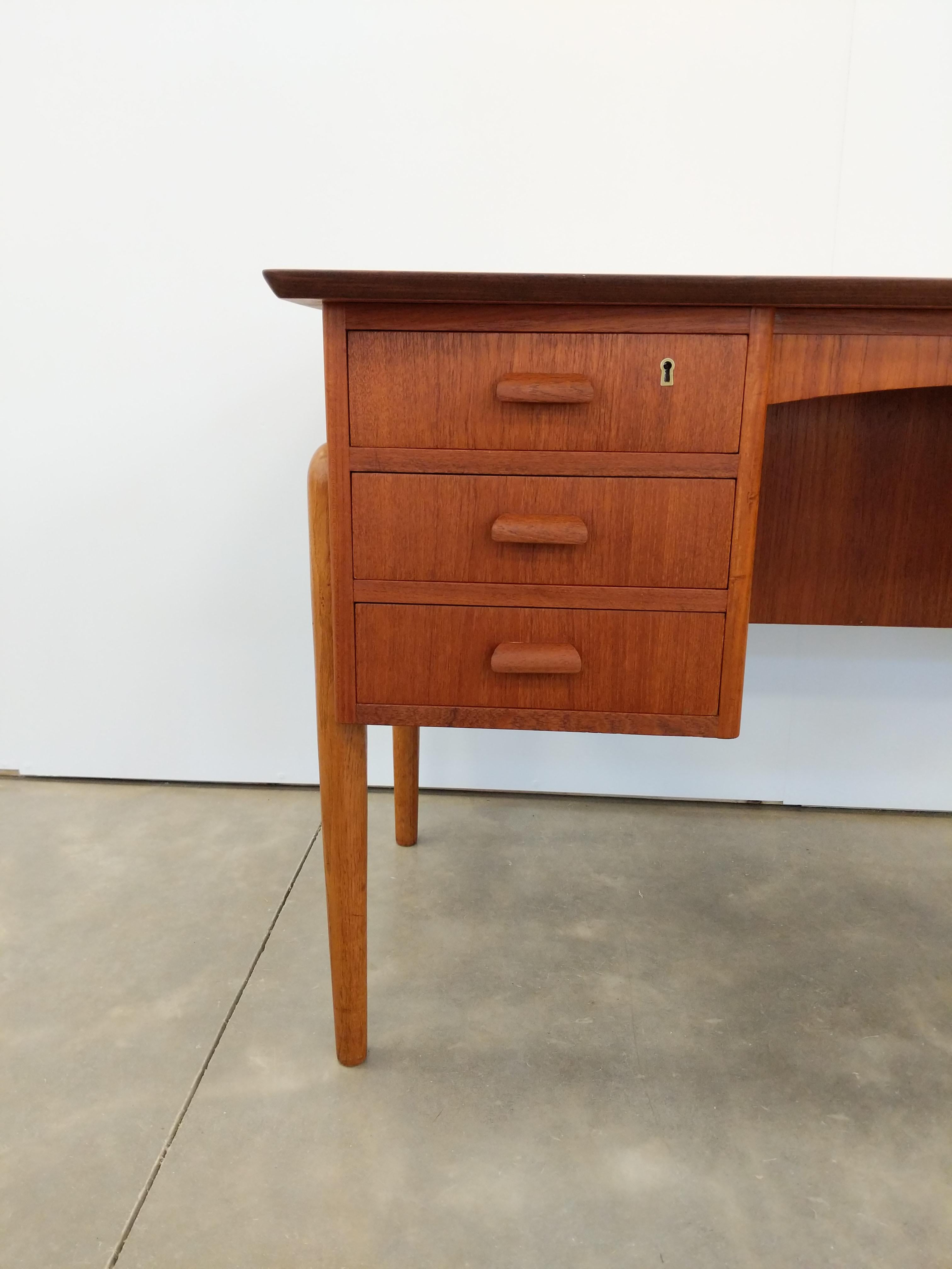 Vintage Danish Mid Century Modern Teak Desk For Sale 1