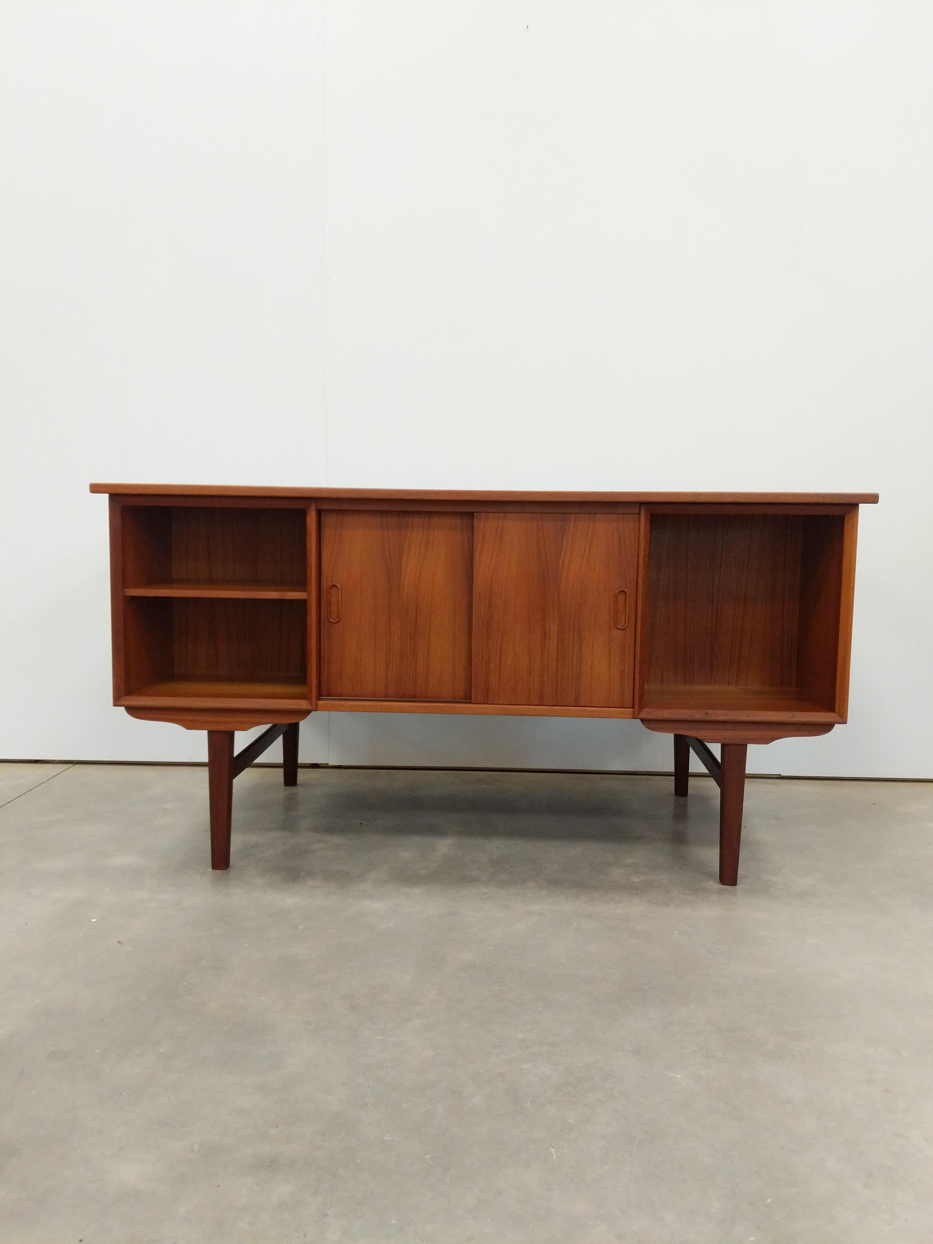 Vintage Danish Mid Century Modern Teak Desk For Sale 2
