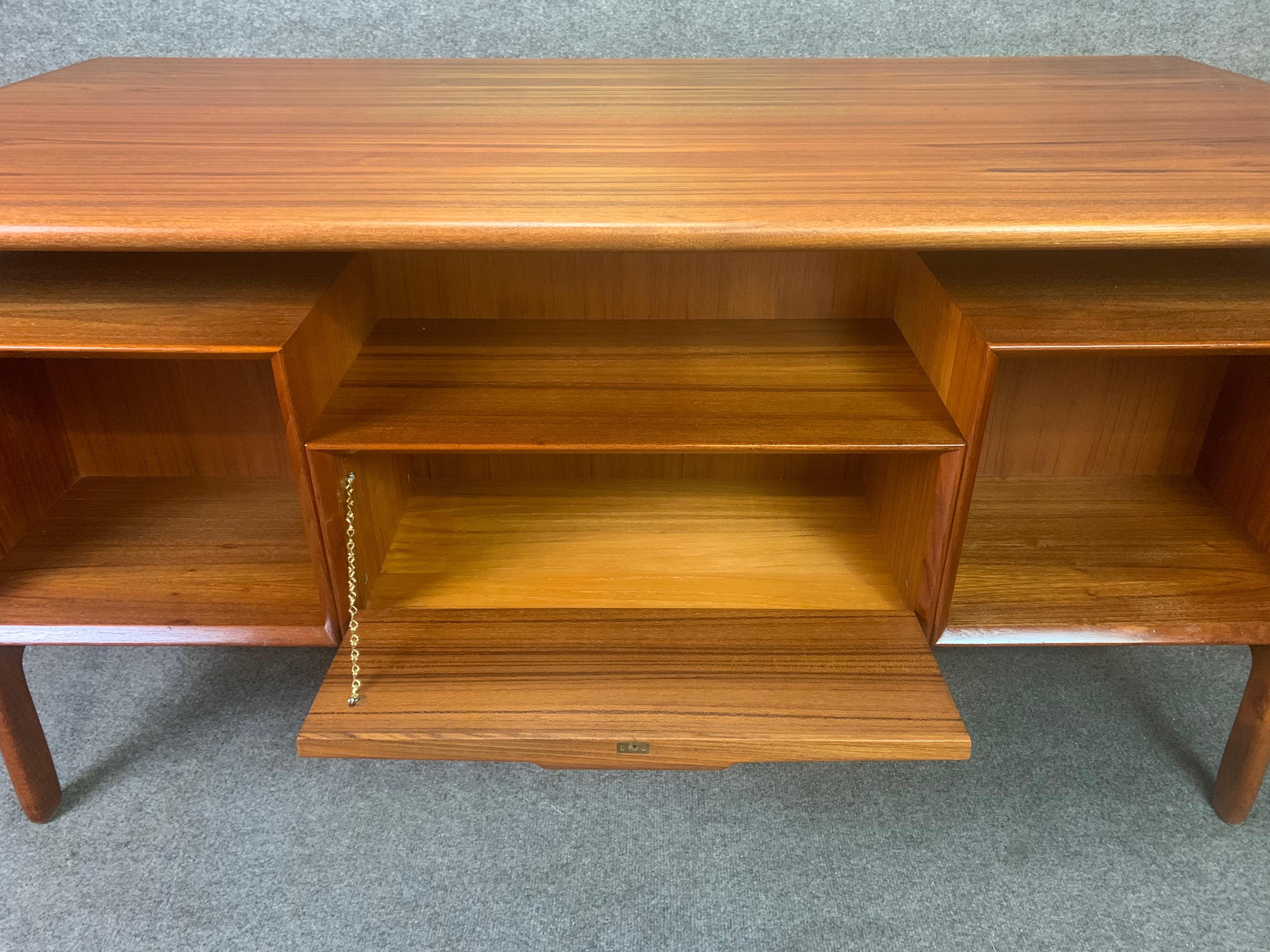 Woodwork Vintage Danish Mid-Century Modern Teak Desk Model 75 by Gunni Oman for Omann Jun
